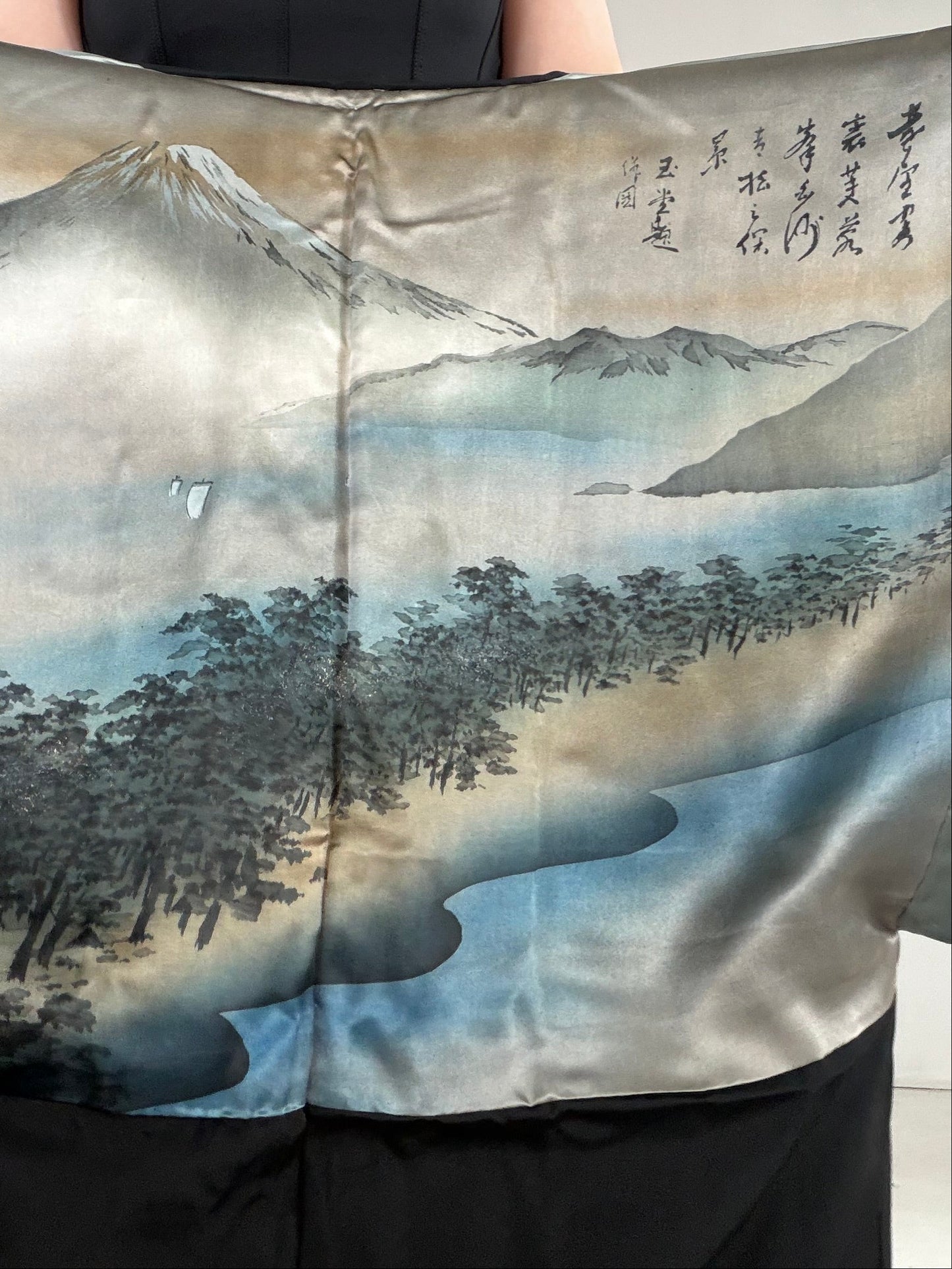 VINTAGE KUROMONTSUKI HAORI "hamabe, Sangaibishi, KUR124"
