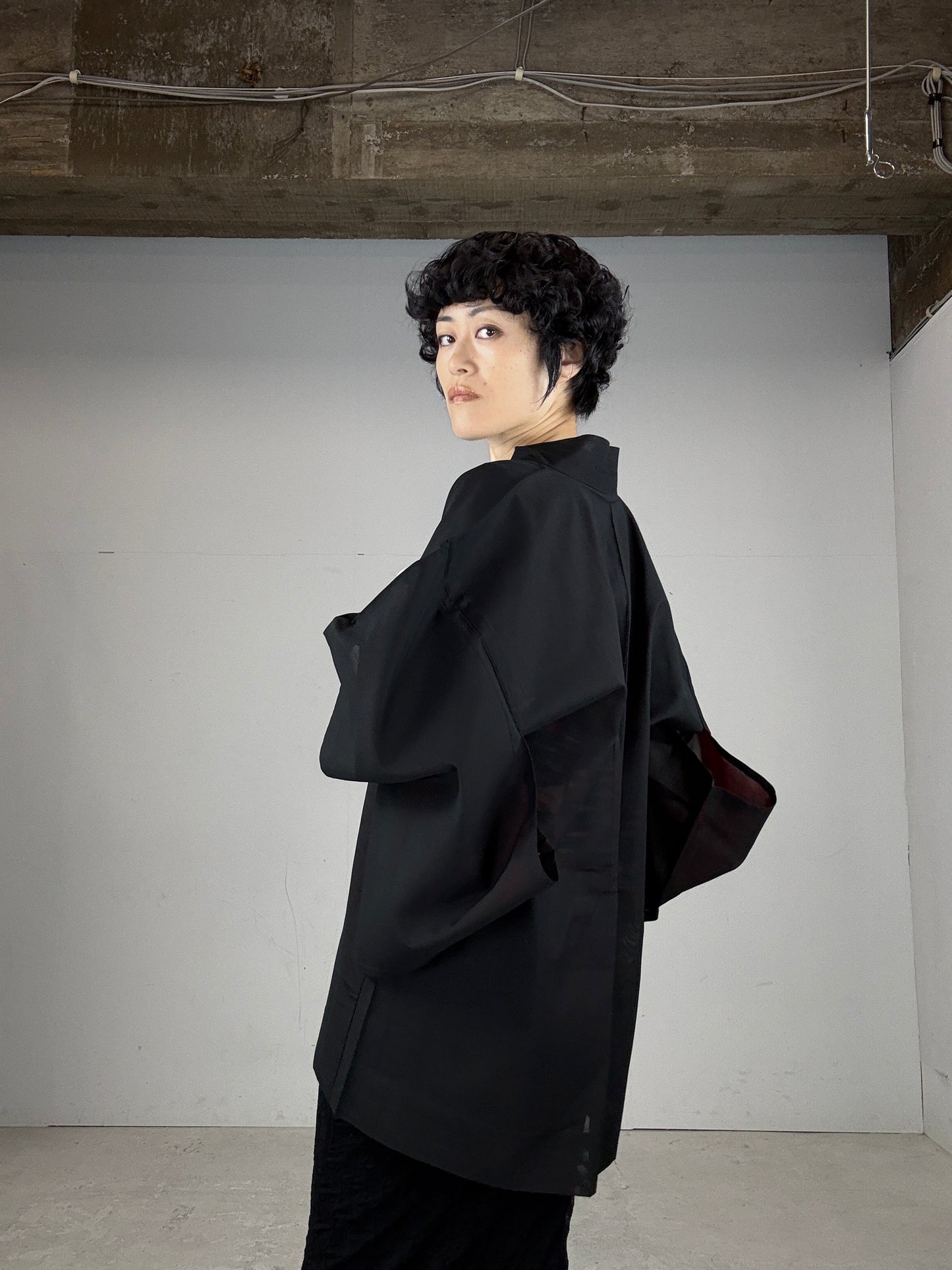 VINTAGE BLACK HAORI SHEER “red, nami"