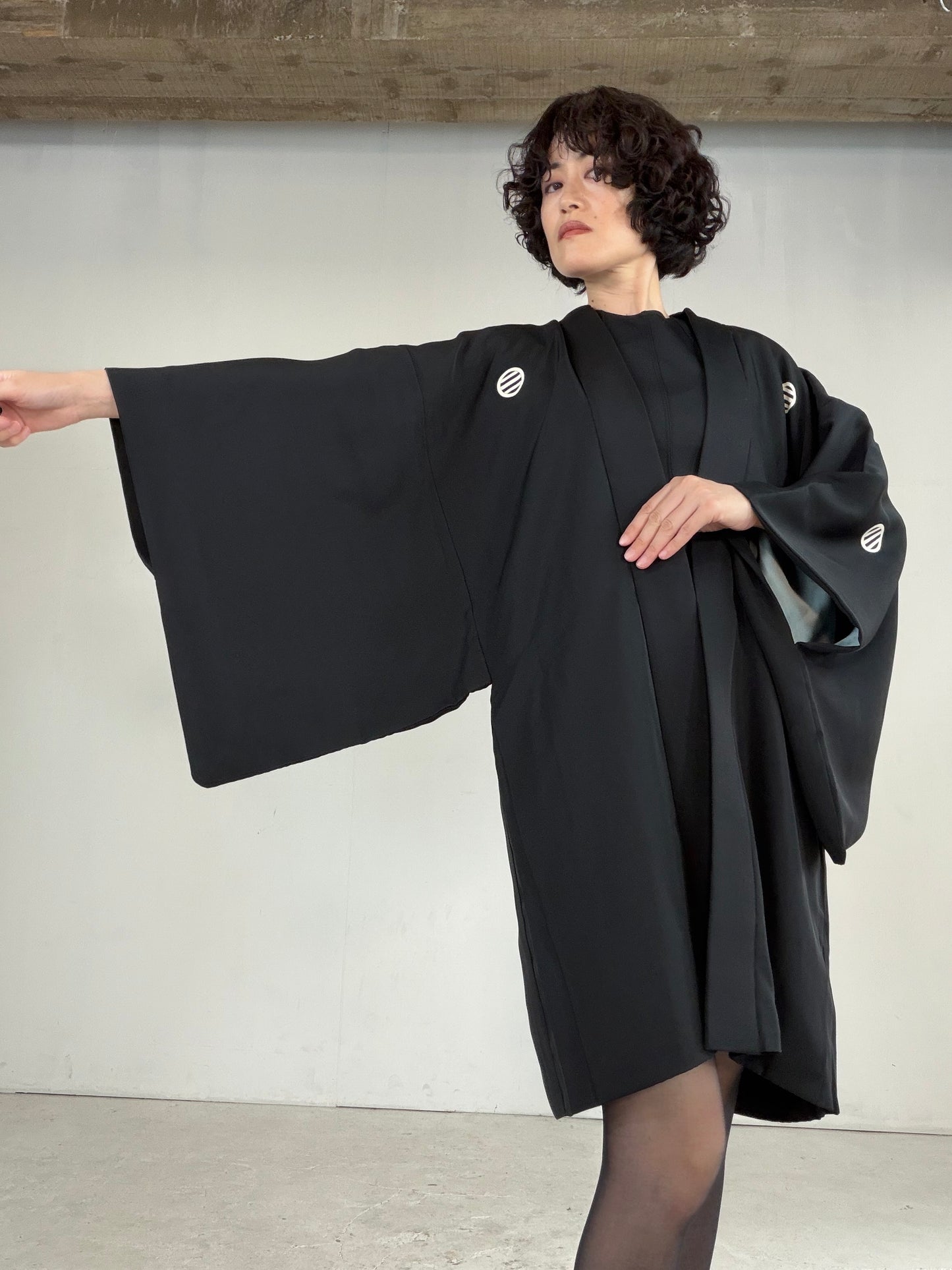 VINTAGE KUROMONTSUKI HAORI "matsu, maruni-mitsubiki, KUR125"