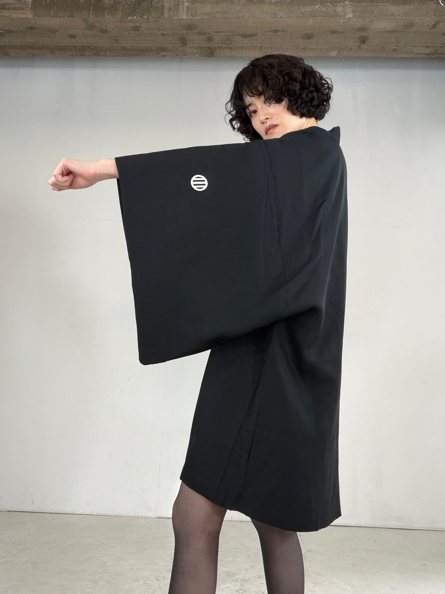 VINTAGE KUROMONTSUKI HAORI "matsu, maruni-mitsubiki, KUR125"