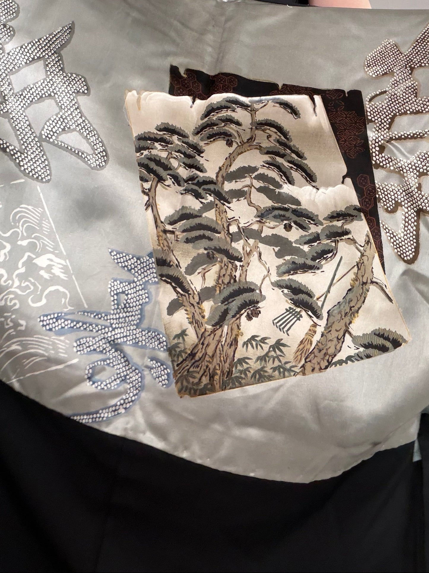 VINTAGE KUROMONTSUKI HAORI "matsu, maruni-mitsubiki, KUR125"