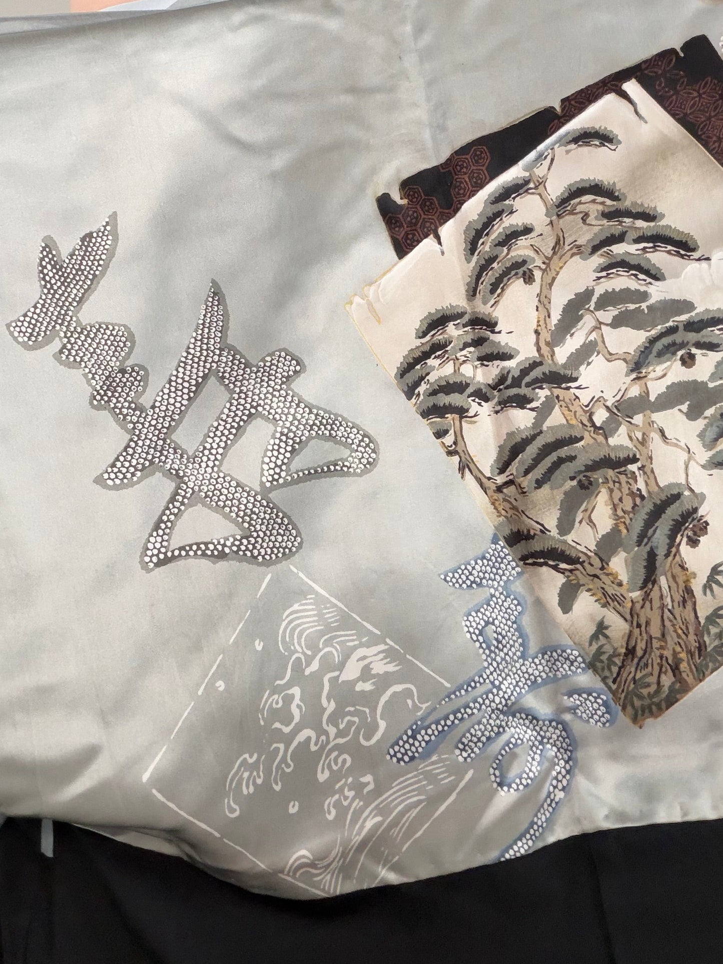 VINTAGE KUROMONTSUKI HAORI "matsu, maruni-mitsubiki, KUR125"