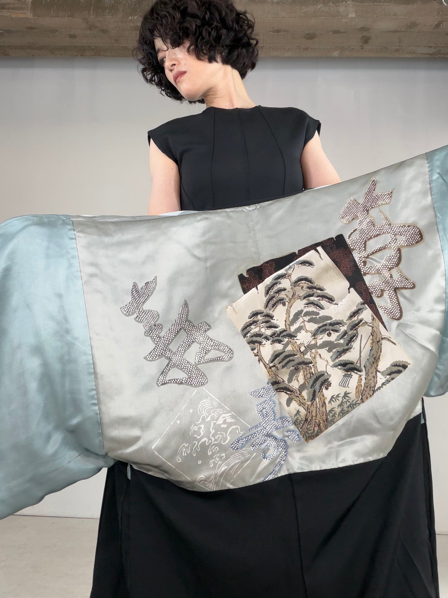 VINTAGE KUROMONTSUKI HAORI "matsu, maruni-mitsubiki, KUR125"