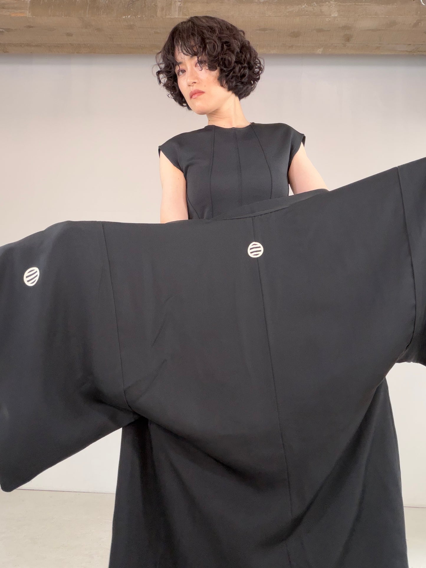 VINTAGE KUROMONTSUKI HAORI "matsu, maruni-mitsubiki, KUR125"
