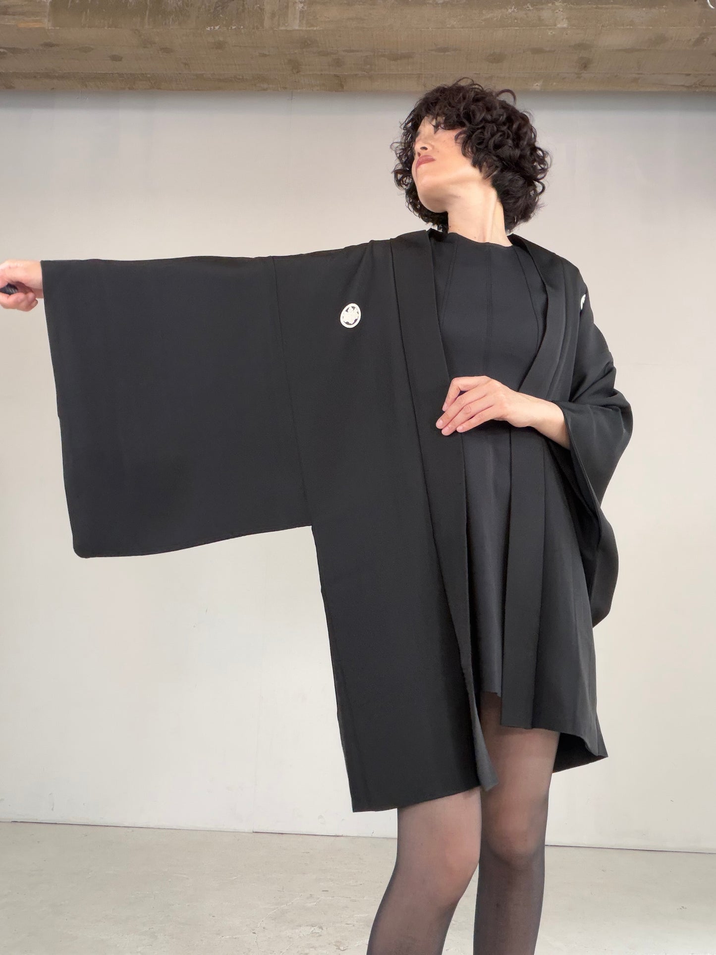 VINTAGE KUROMONTSUKI HAORI "suibokuga, gosan-kiri-mon, KUR122"