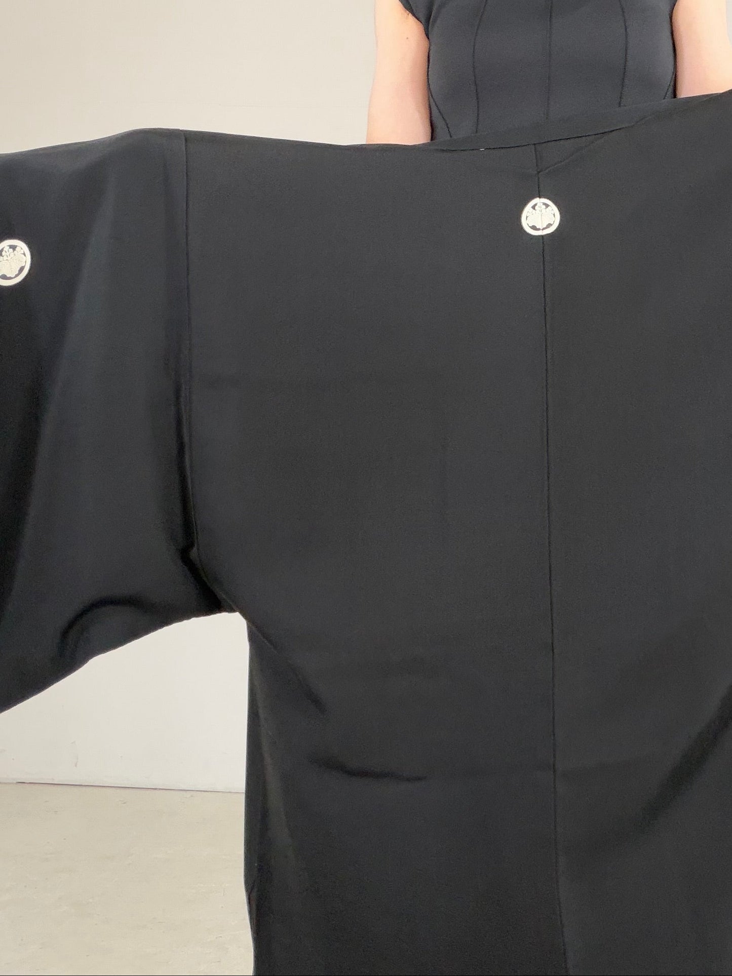 VINTAGE KUROMONTSUKI HAORI "suibokuga, gosan-kiri-mon, KUR122"