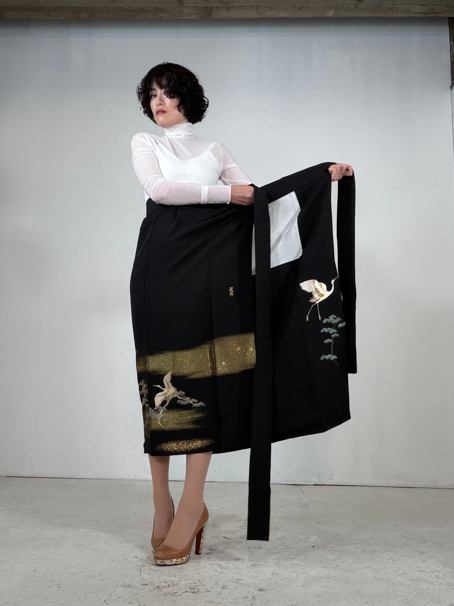 REIWA NIBUSHIKI KIMONO upcycled from Japanese kimono “kurotome, NIB006”