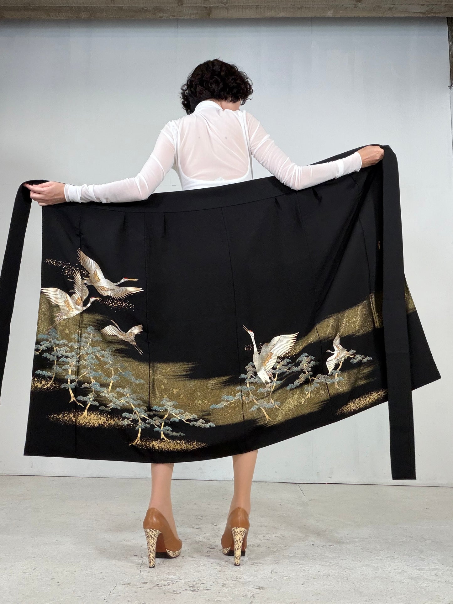 REIWA NIBUSHIKI KIMONO upcycled from Japanese kimono “kurotome, NIB006”