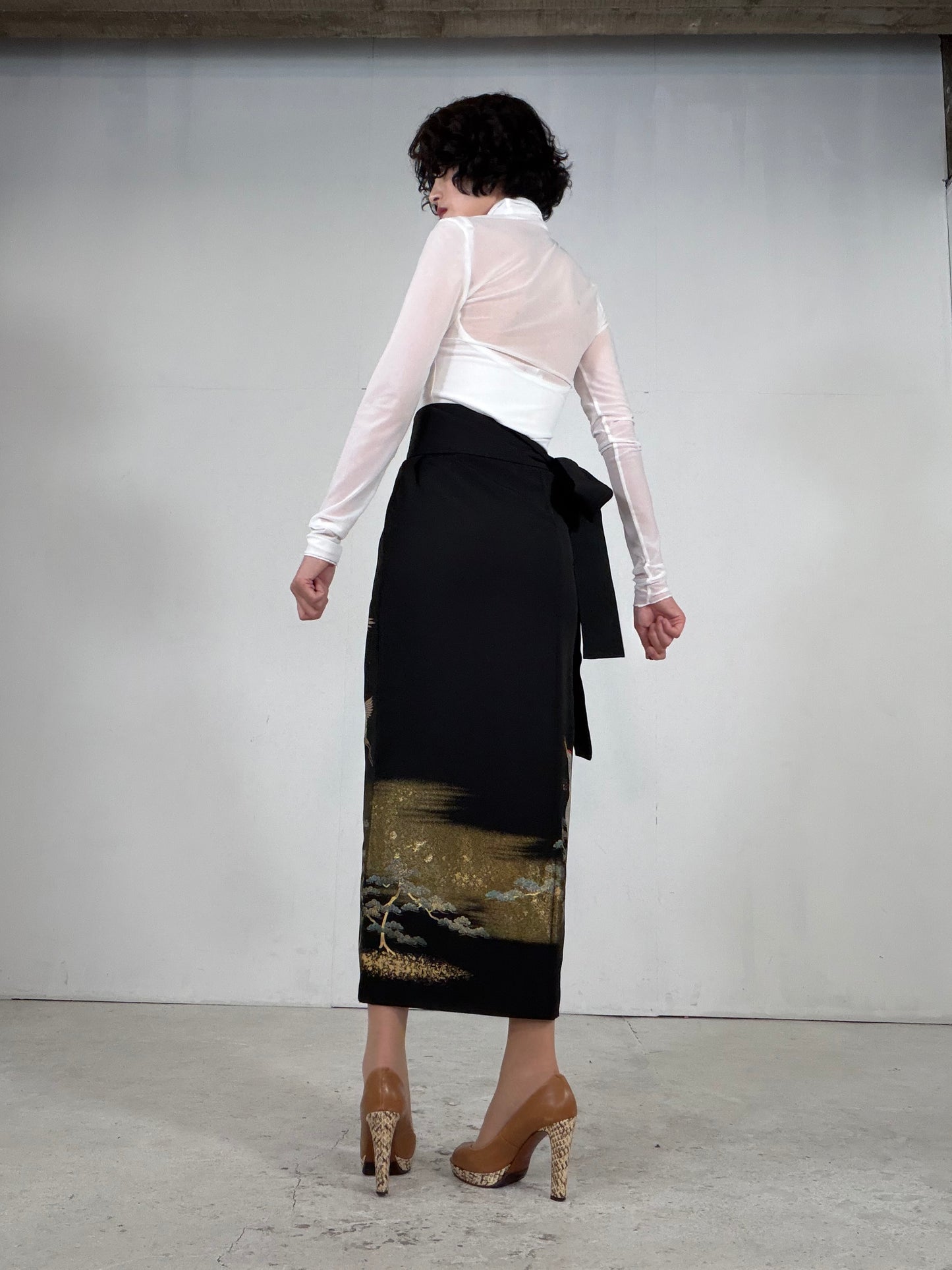 REIWA NIBUSHIKI KIMONO upcycled from Japanese kimono “kurotome, NIB006”