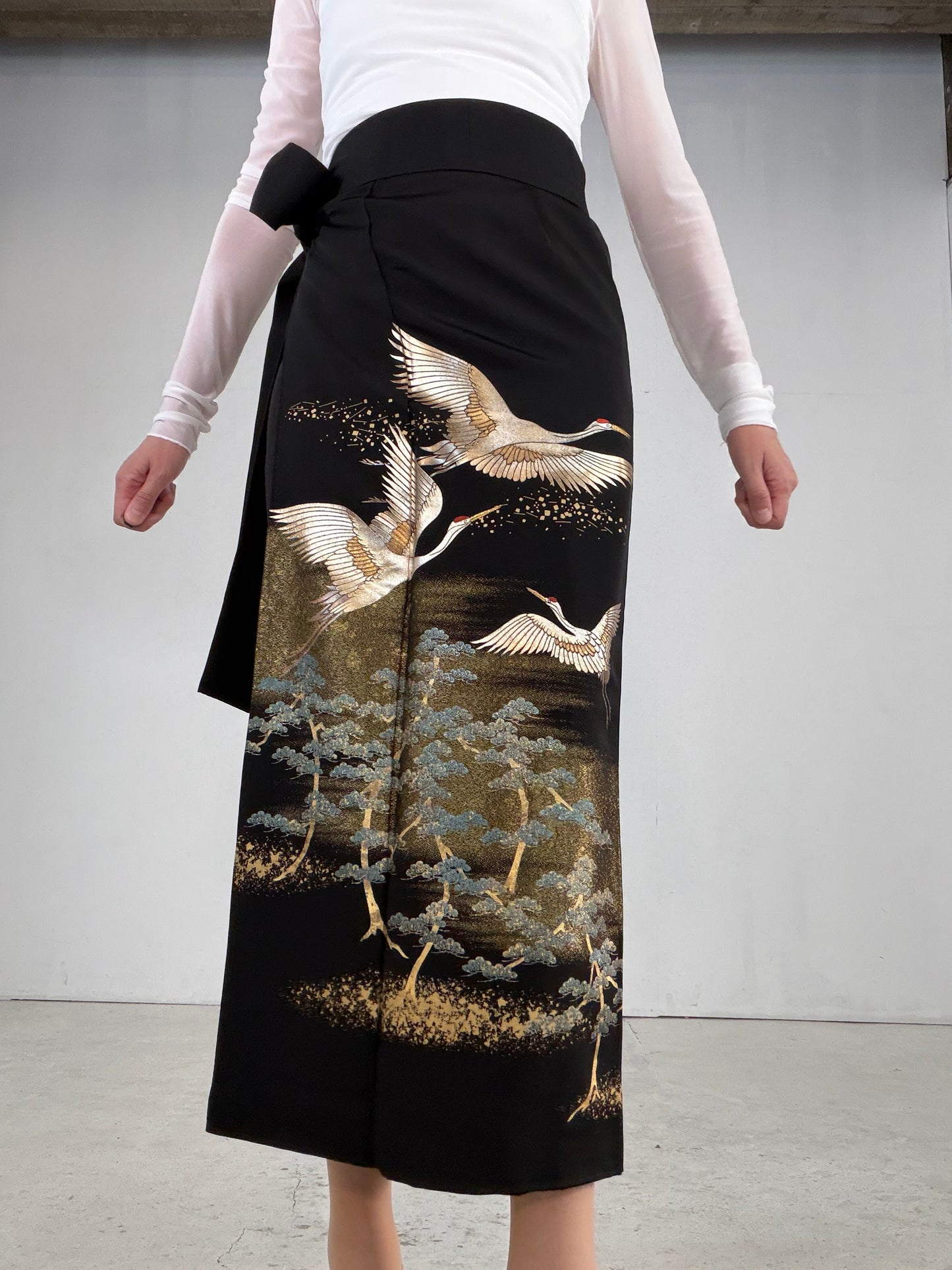 REIWA NIBUSHIKI KIMONO upcycled from Japanese kimono “kurotome, NIB006”