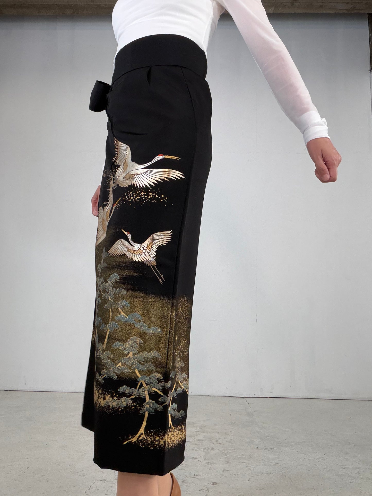 REIWA NIBUSHIKI KIMONO upcycled from Japanese kimono “kurotome, NIB006”
