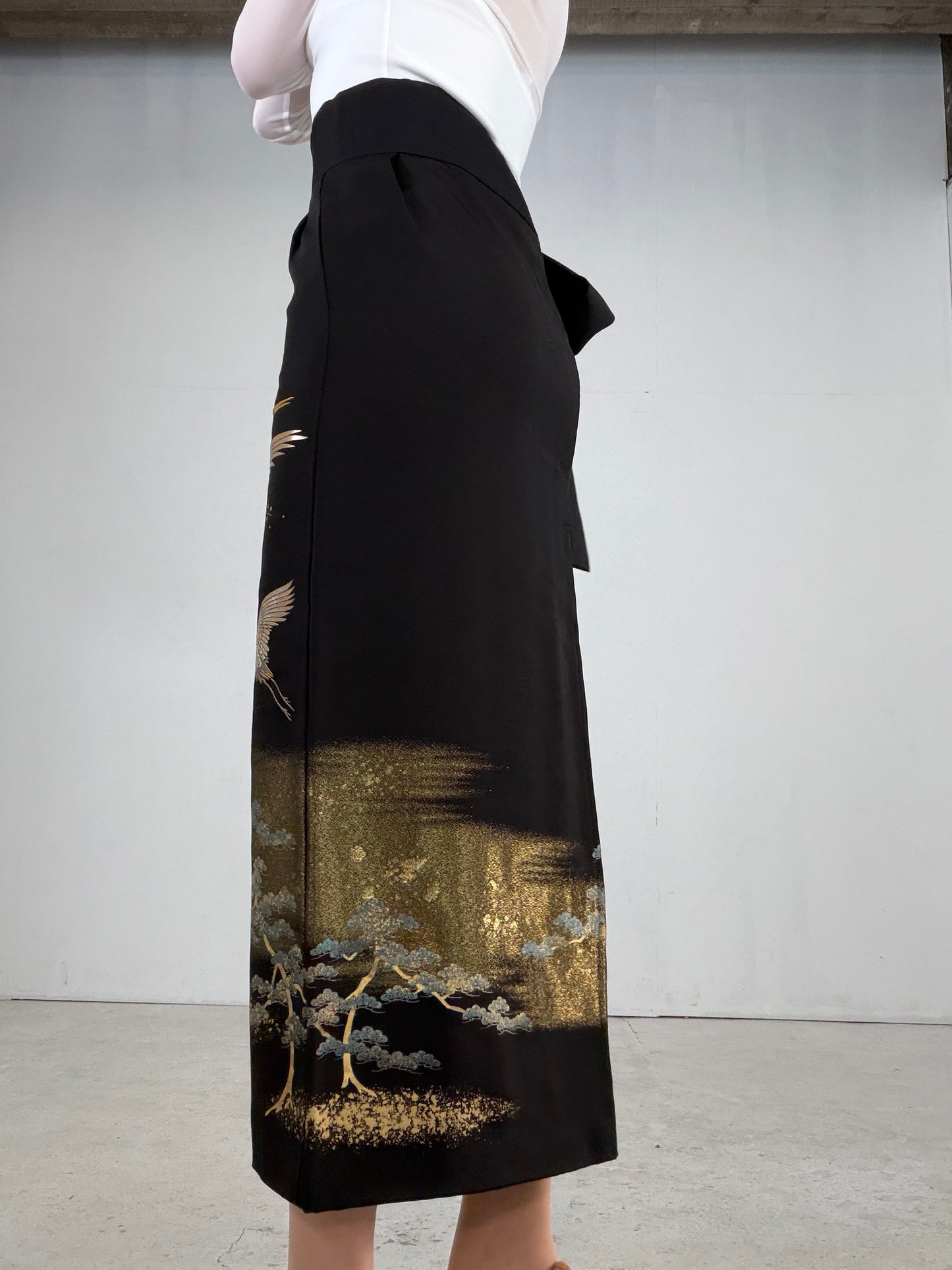 REIWA NIBUSHIKI KIMONO upcycled from Japanese kimono “kurotome, NIB006”