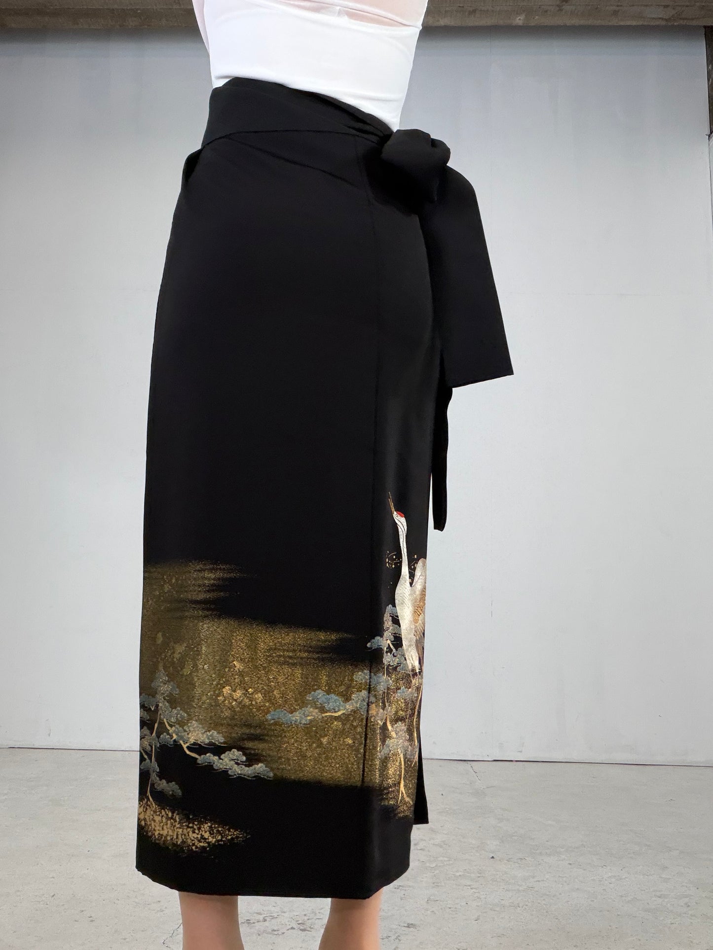 REIWA NIBUSHIKI KIMONO upcycled from Japanese kimono “kurotome, NIB006”