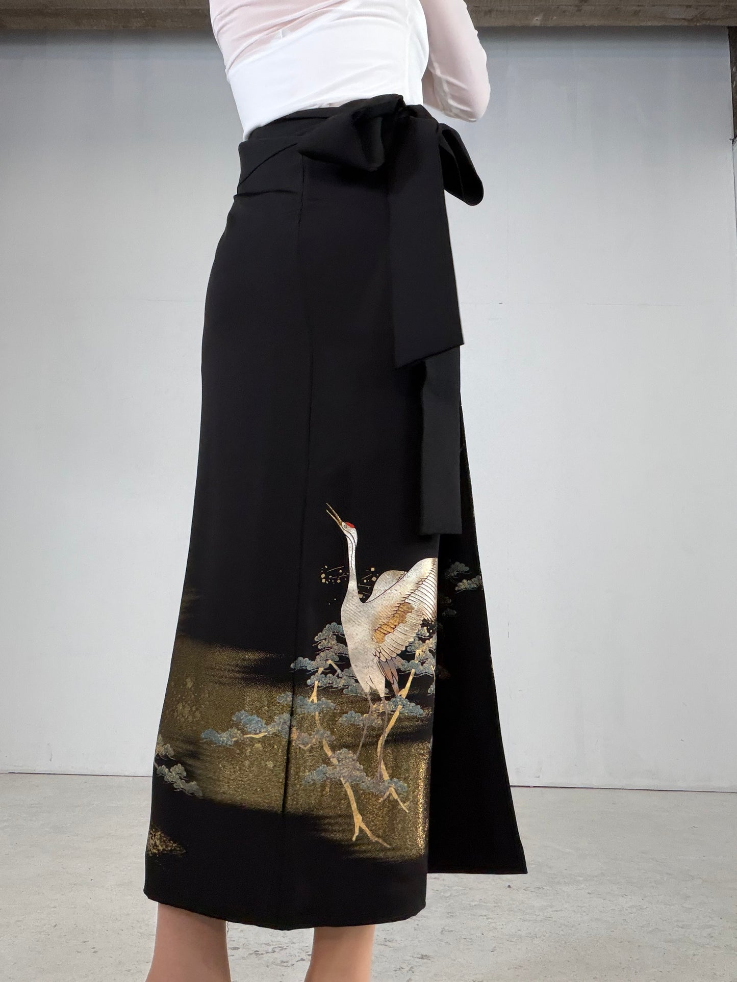 REIWA NIBUSHIKI KIMONO upcycled from Japanese kimono “kurotome, NIB006”