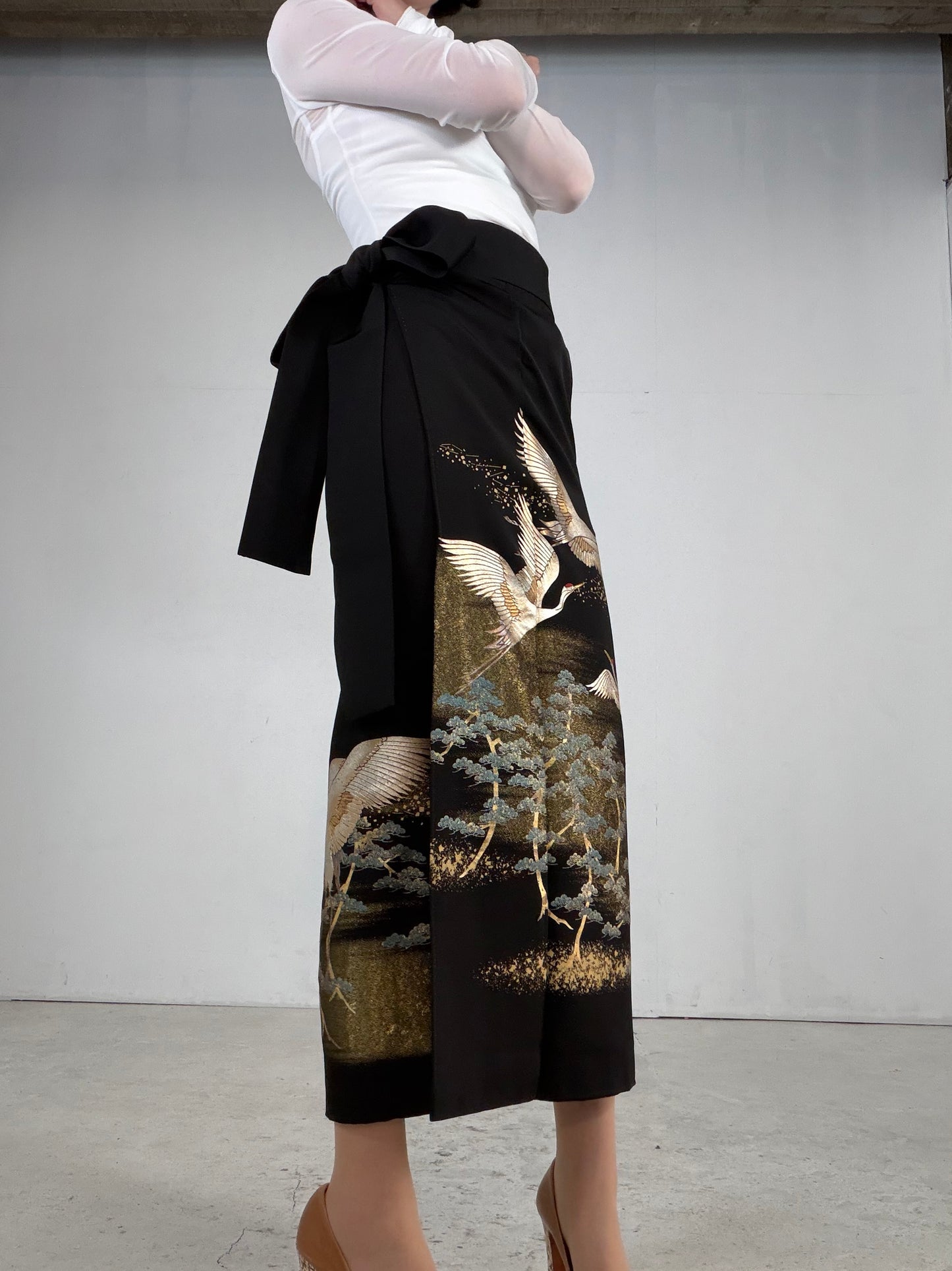REIWA NIBUSHIKI KIMONO upcycled from Japanese kimono “kurotome, NIB006”