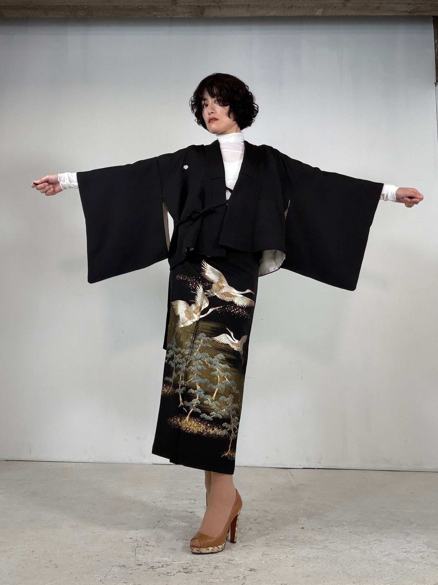 REIWA NIBUSHIKI KIMONO upcycled from Japanese kimono “kurotome, NIB006”