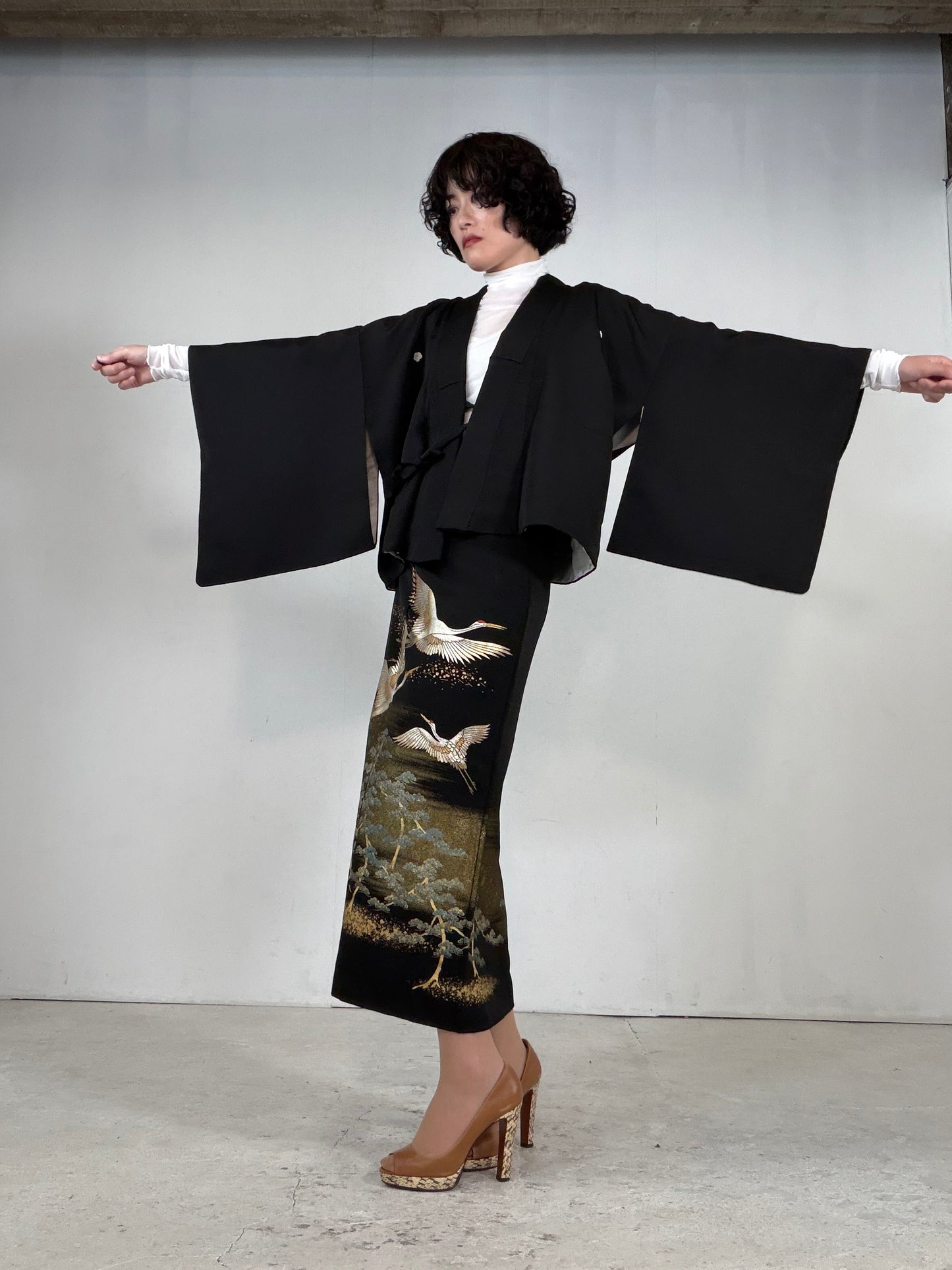 REIWA NIBUSHIKI KIMONO upcycled from Japanese kimono “kurotome, NIB006”