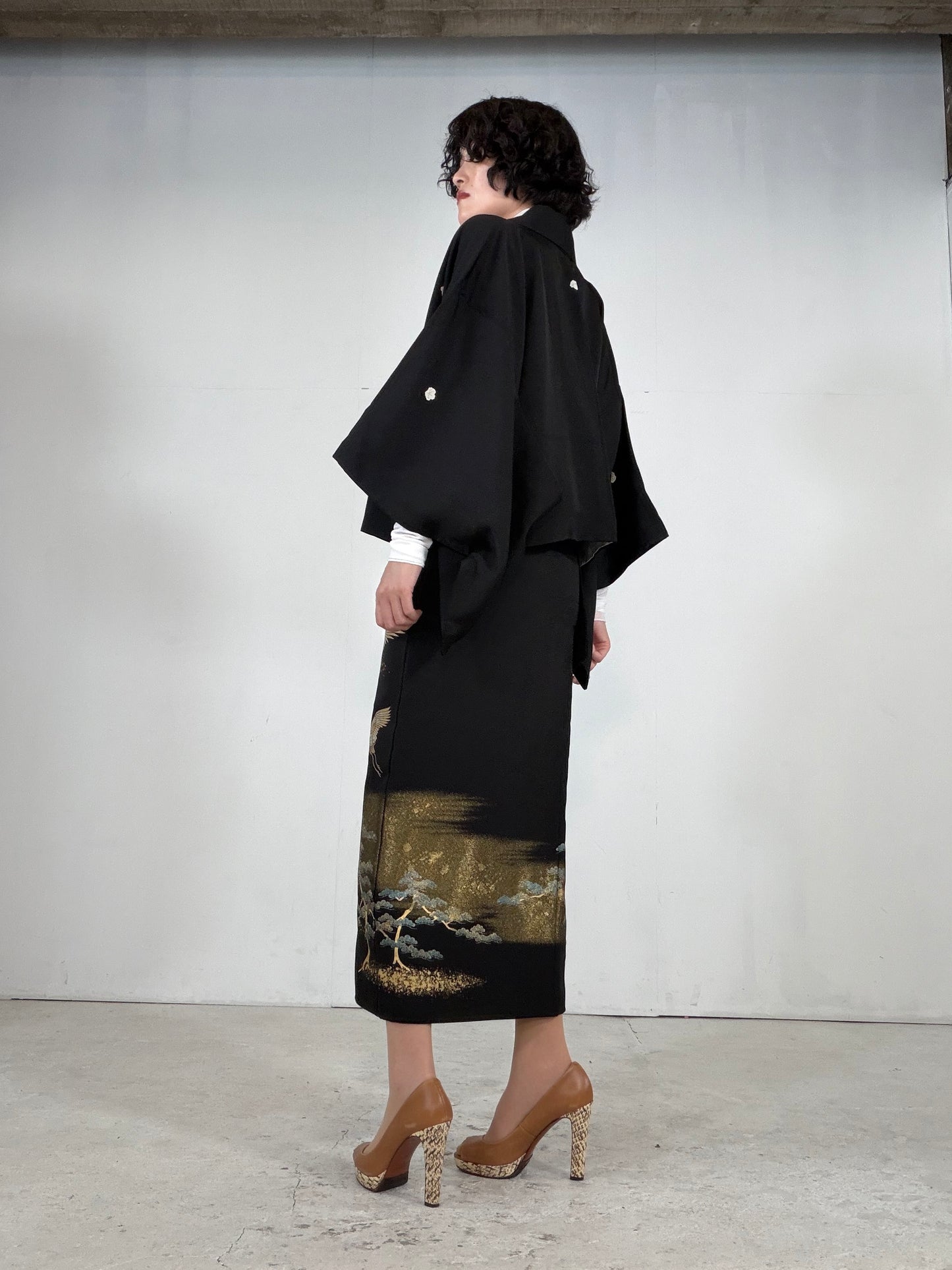 REIWA NIBUSHIKI KIMONO upcycled from Japanese kimono “kurotome, NIB006”