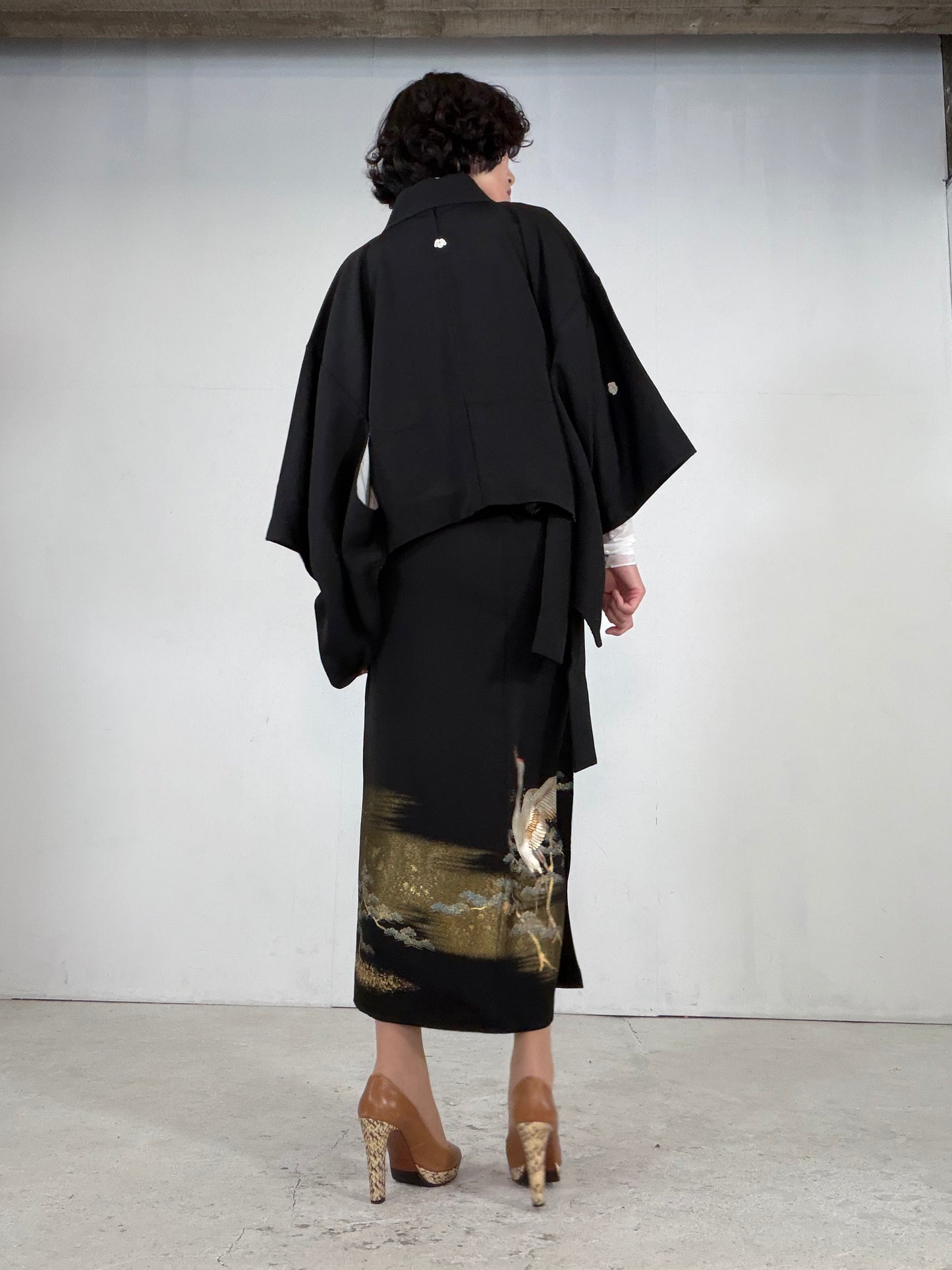 REIWA NIBUSHIKI KIMONO upcycled from Japanese kimono “kurotome, NIB006”