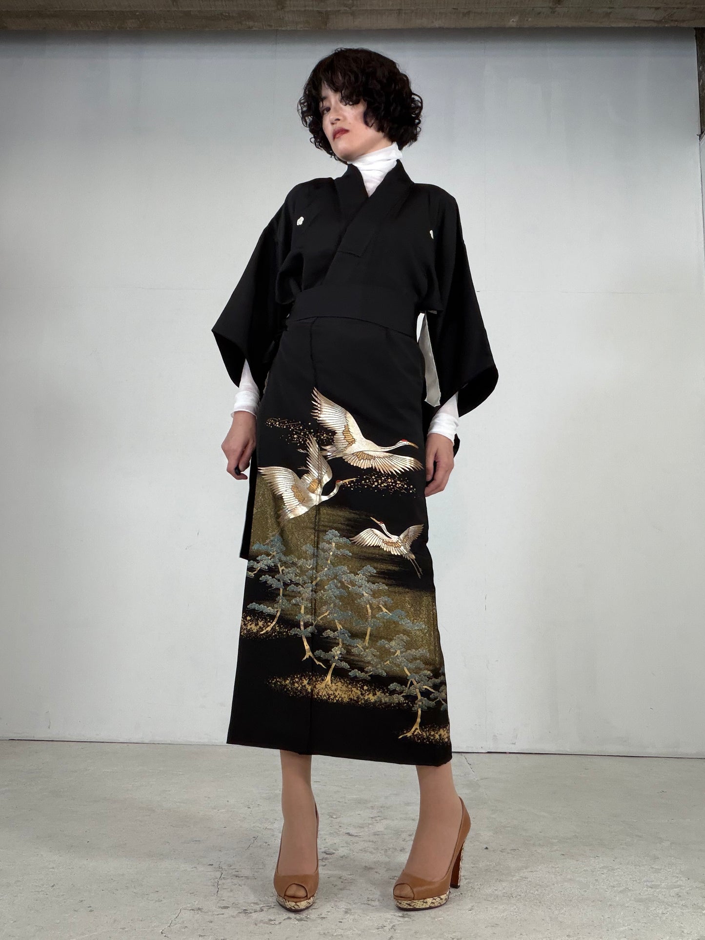 REIWA NIBUSHIKI KIMONO upcycled from Japanese kimono “kurotome, NIB006”