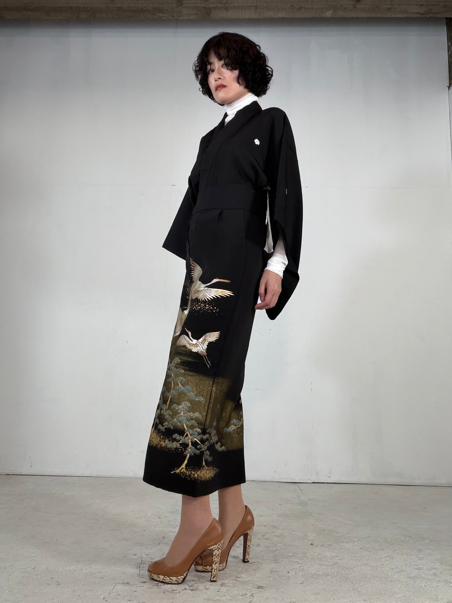 REIWA NIBUSHIKI KIMONO upcycled from Japanese kimono “kurotome, NIB006”