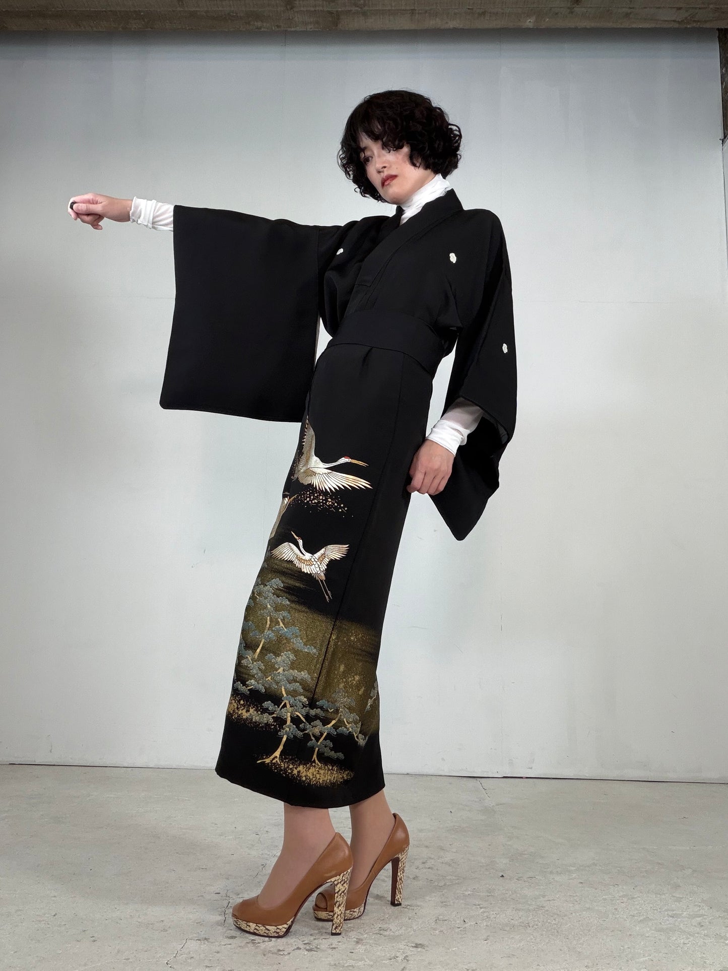 REIWA NIBUSHIKI KIMONO upcycled from Japanese kimono “kurotome, NIB006”