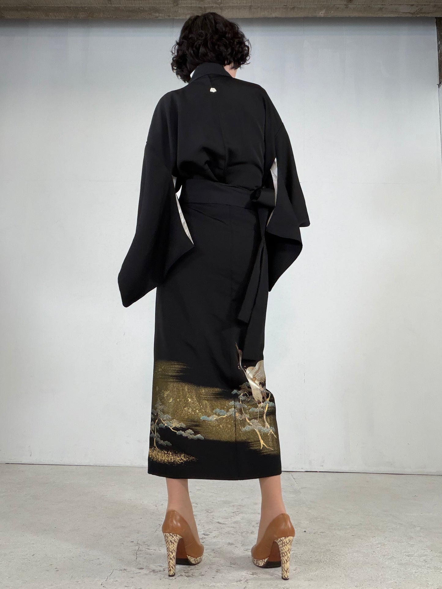 REIWA NIBUSHIKI KIMONO upcycled from Japanese kimono “kurotome, NIB006”