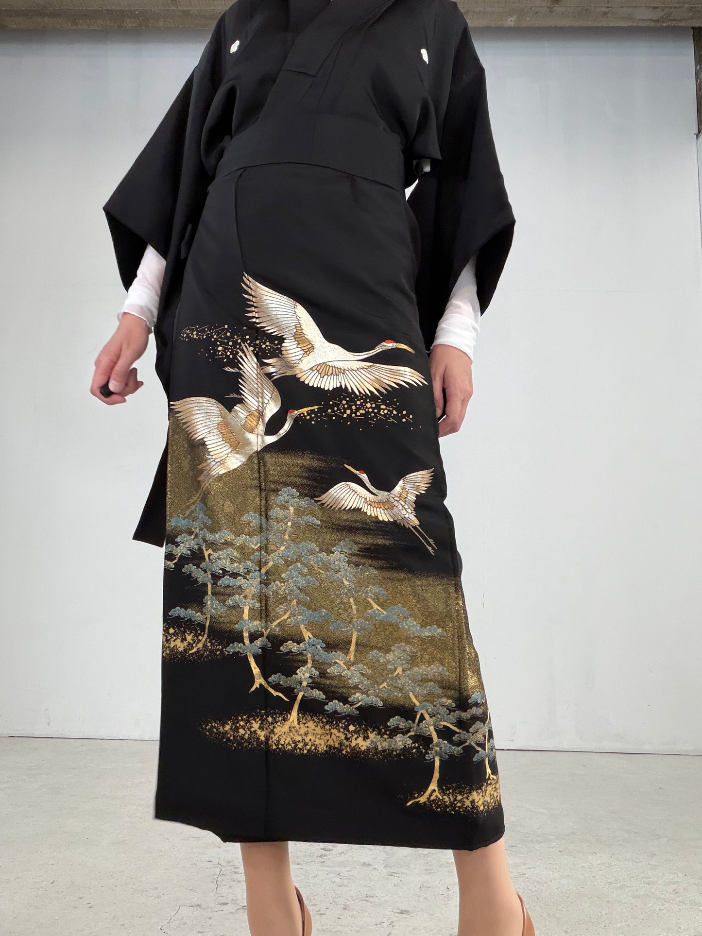 REIWA NIBUSHIKI KIMONO upcycled from Japanese kimono “kurotome, NIB006”