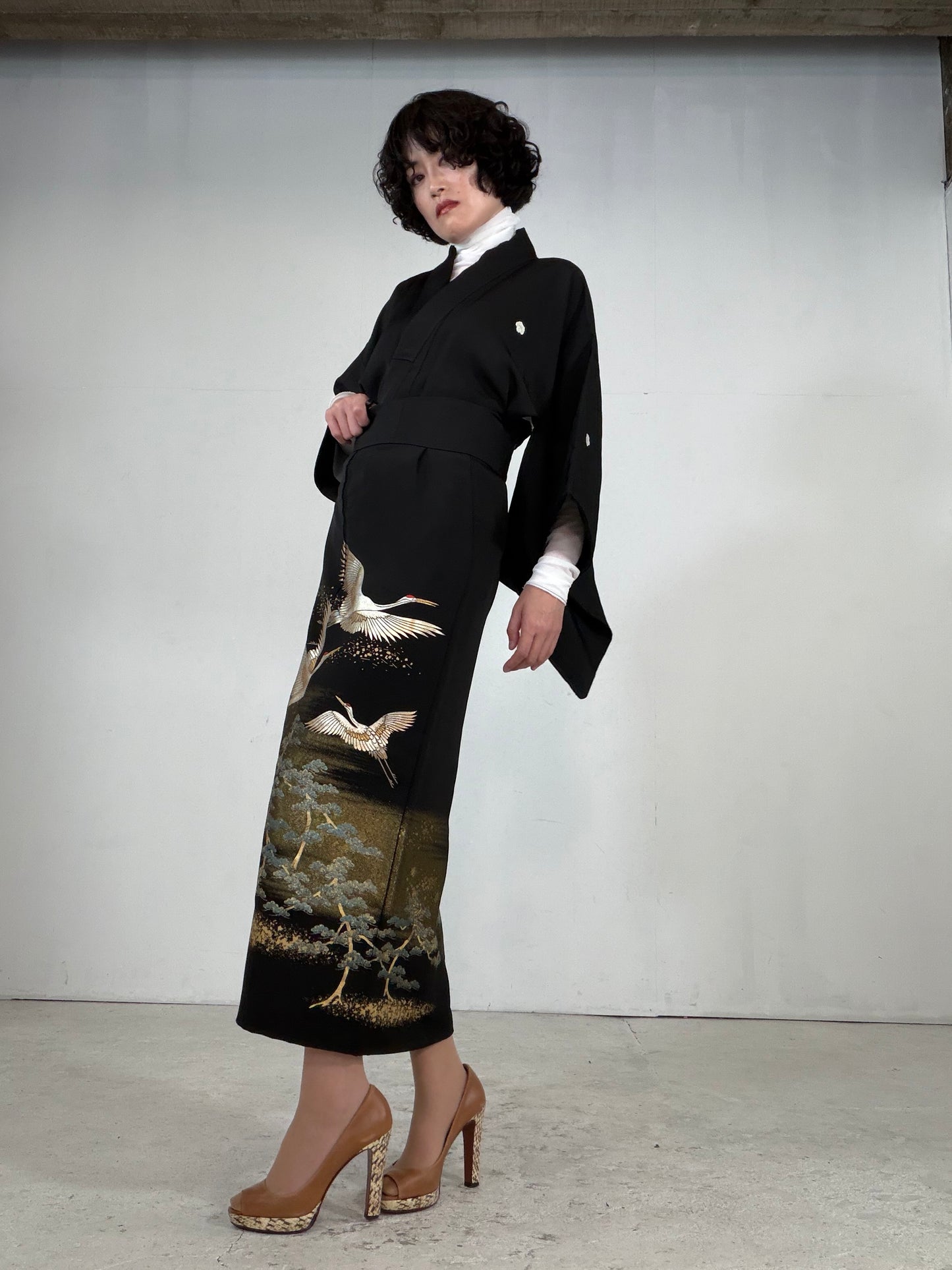 REIWA NIBUSHIKI KIMONO upcycled from Japanese kimono “kurotome, NIB006”