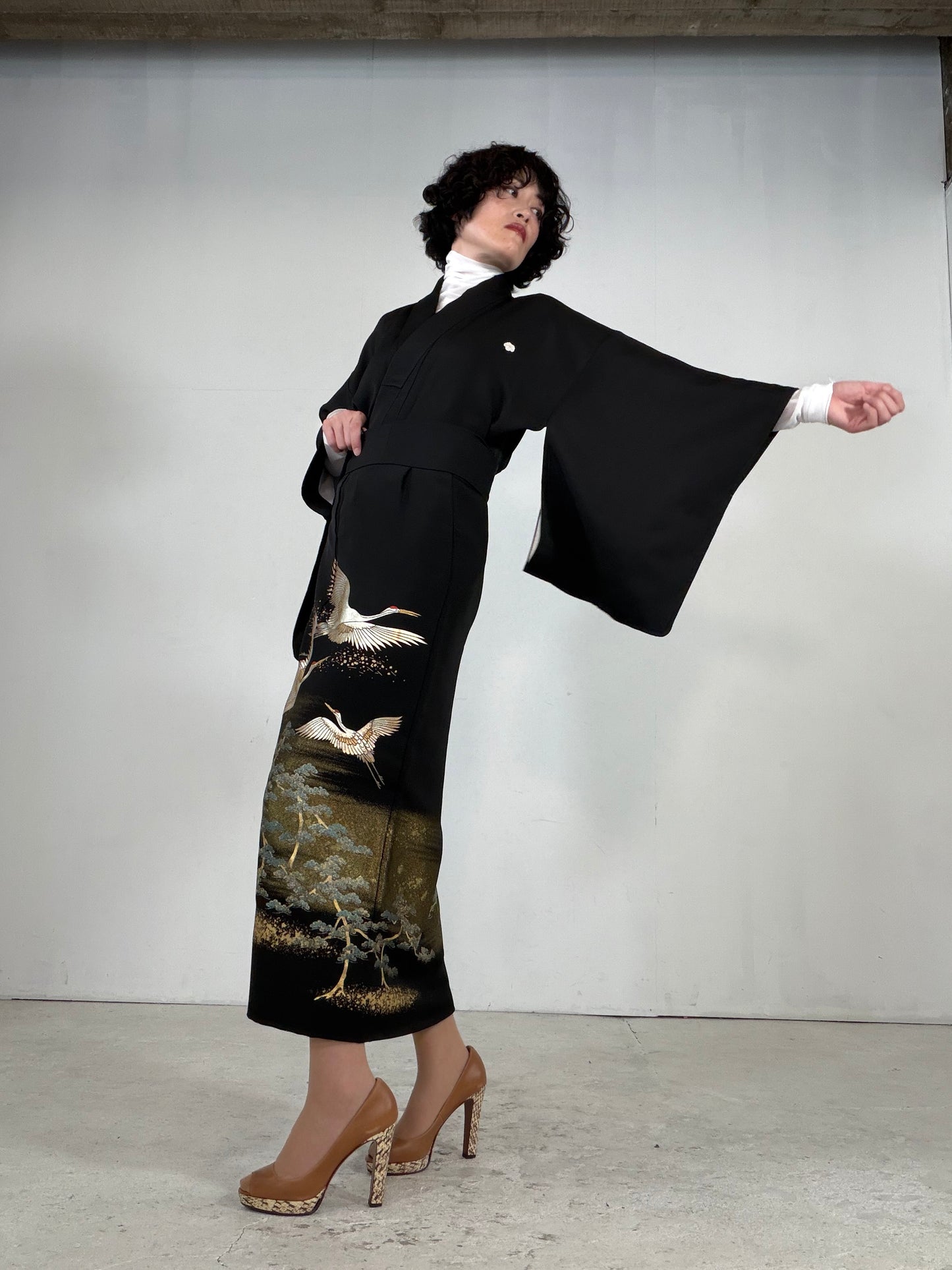 REIWA NIBUSHIKI KIMONO upcycled from Japanese kimono “kurotome, NIB006”