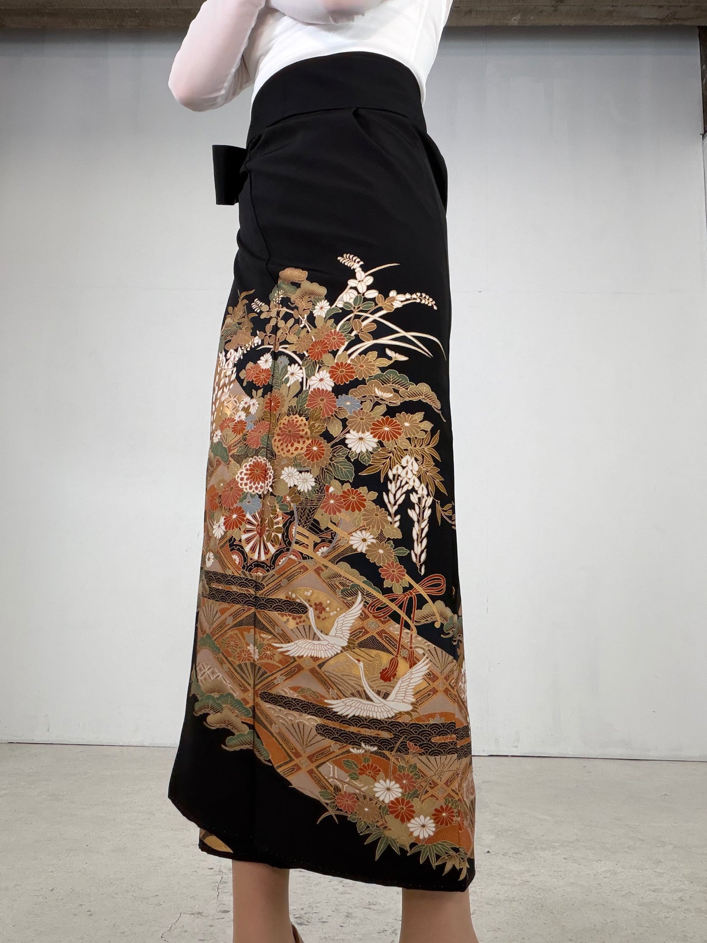 REIWA NIBUSHIKI KIMONO upcycled from Japanese kimono “kurotome, NIB005”