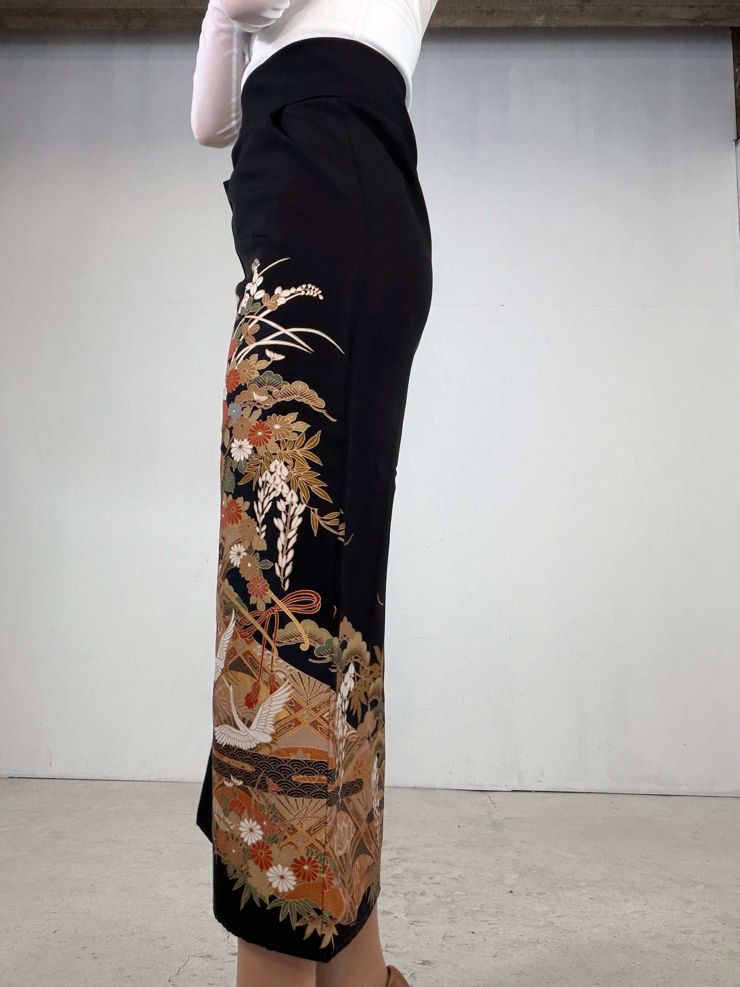 REIWA NIBUSHIKI KIMONO upcycled from Japanese kimono “kurotome, NIB005”