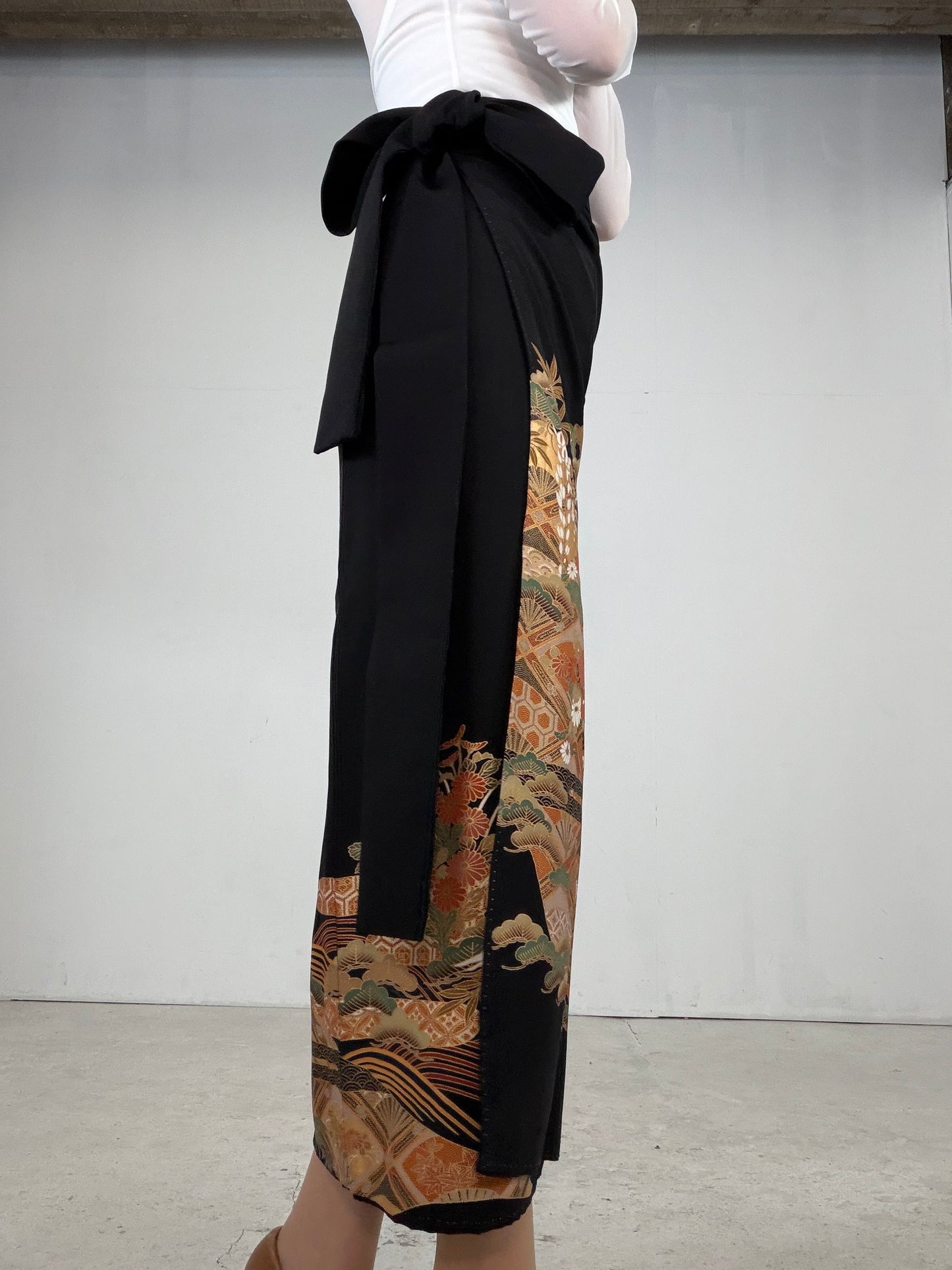 REIWA NIBUSHIKI KIMONO upcycled from Japanese kimono “kurotome, NIB005”