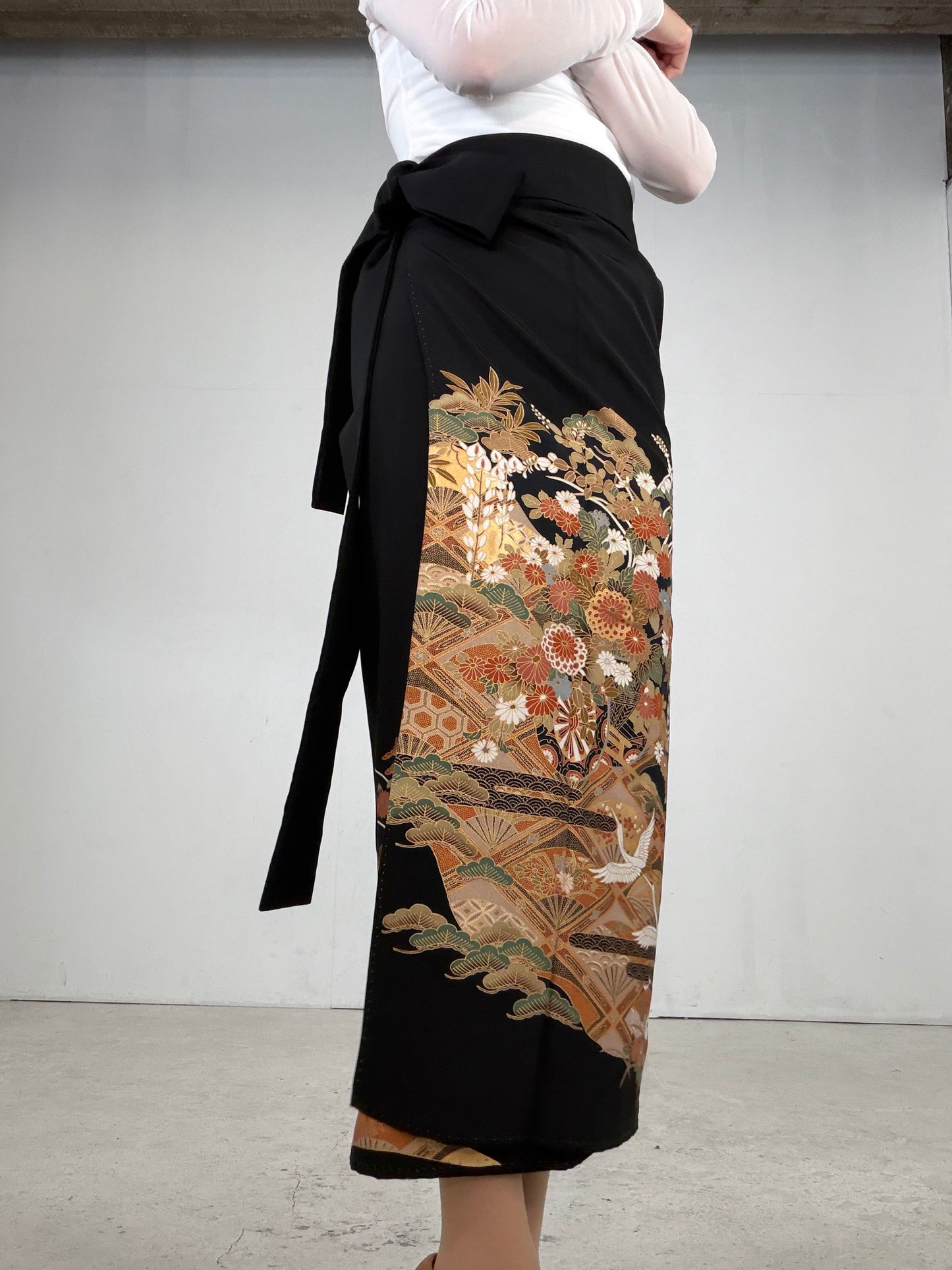 REIWA NIBUSHIKI KIMONO upcycled from Japanese kimono “kurotome, NIB005”