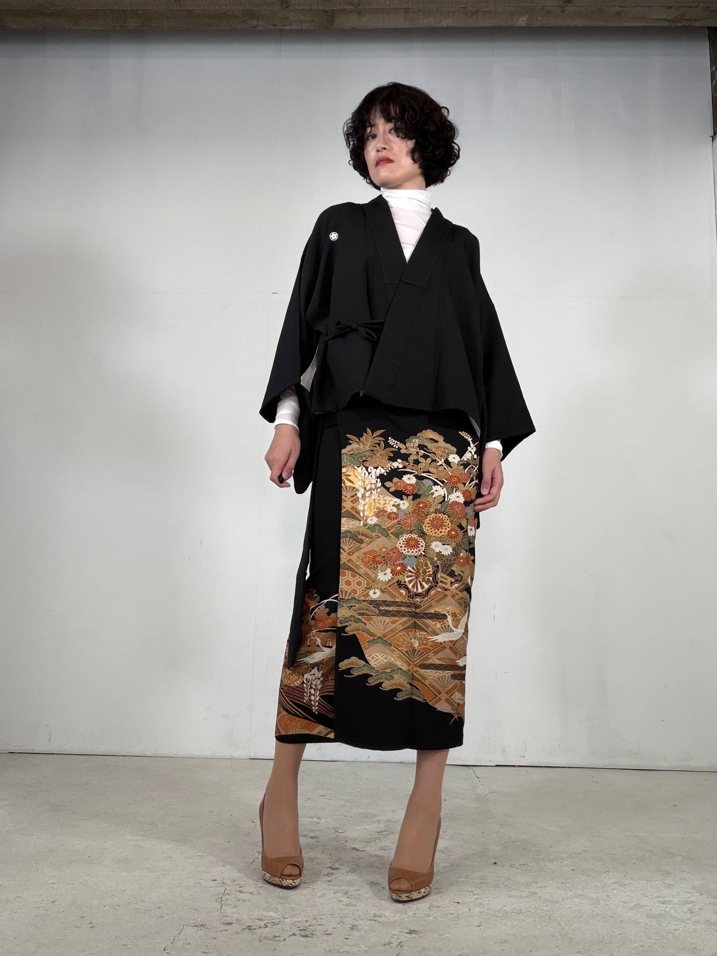 REIWA NIBUSHIKI KIMONO upcycled from Japanese kimono “kurotome, NIB005”
