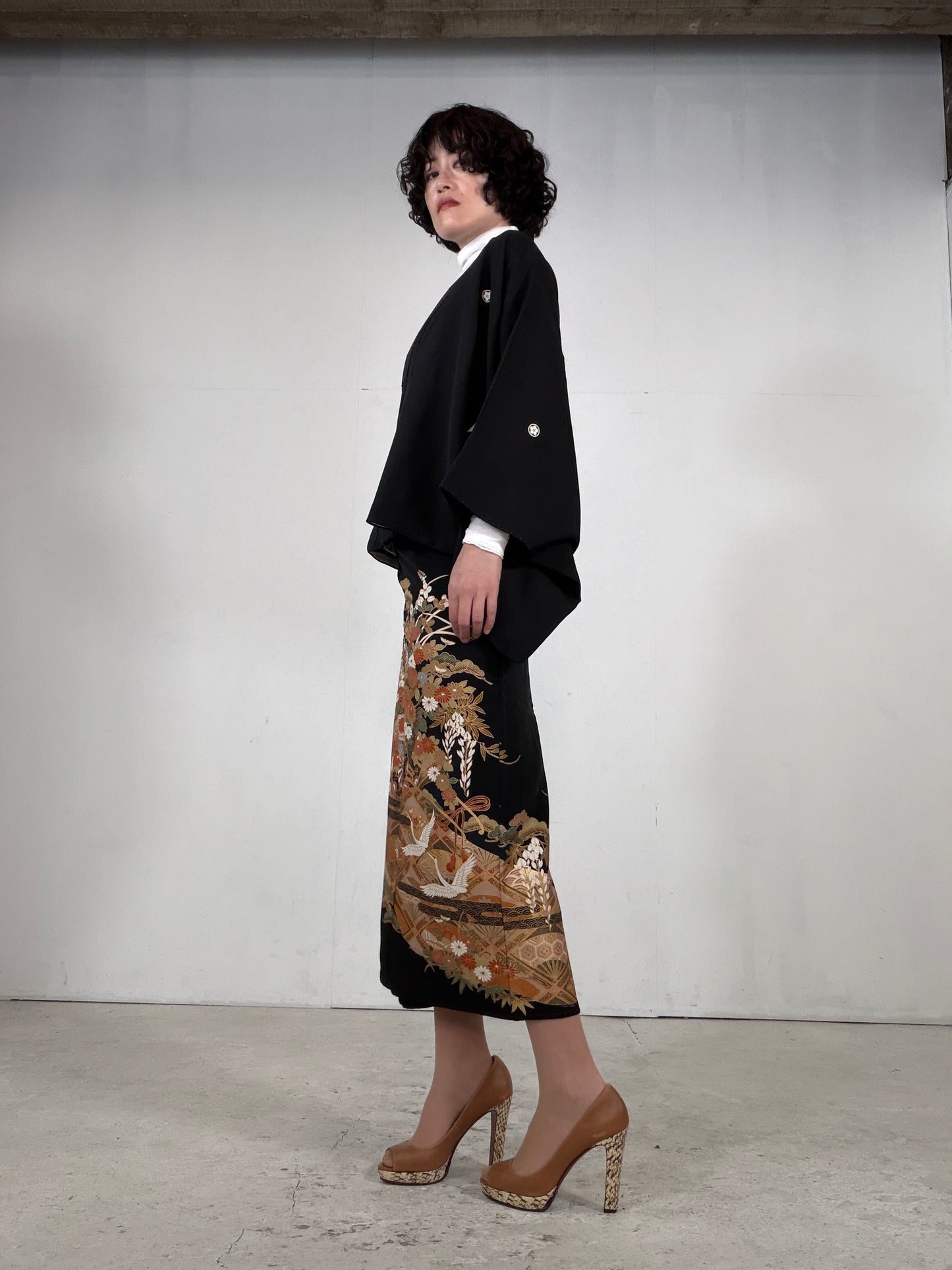 REIWA NIBUSHIKI KIMONO upcycled from Japanese kimono “kurotome, NIB005”