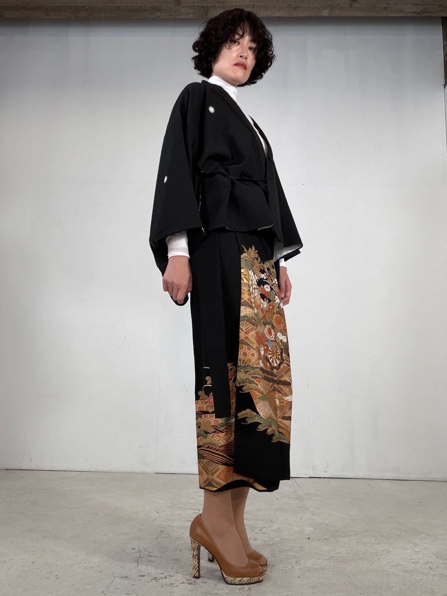 REIWA NIBUSHIKI KIMONO upcycled from Japanese kimono “kurotome, NIB005”