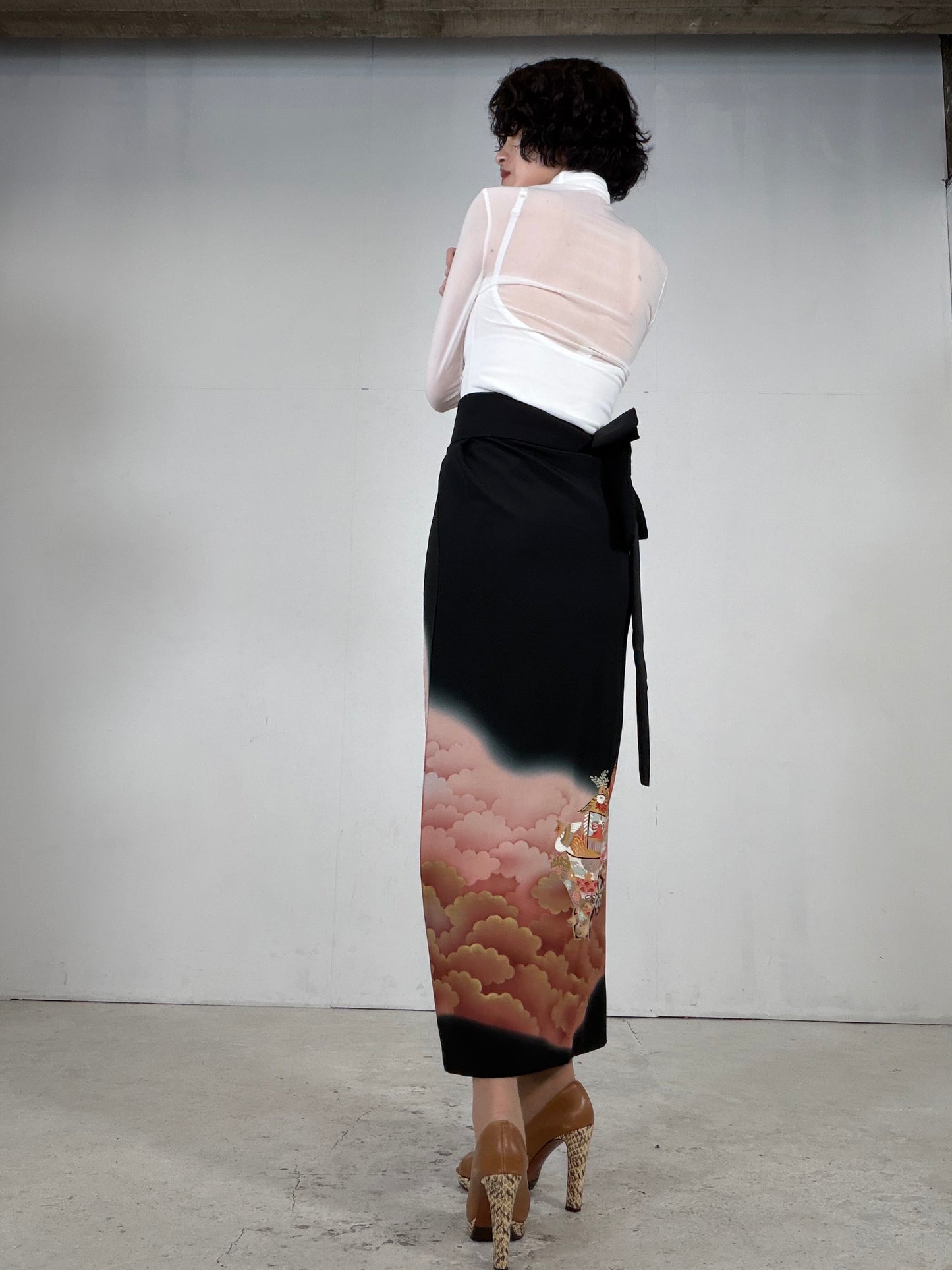 REIWA NIBUSHIKI KIMONO upcycled from Japanese kimono “kurotome, NIB004”