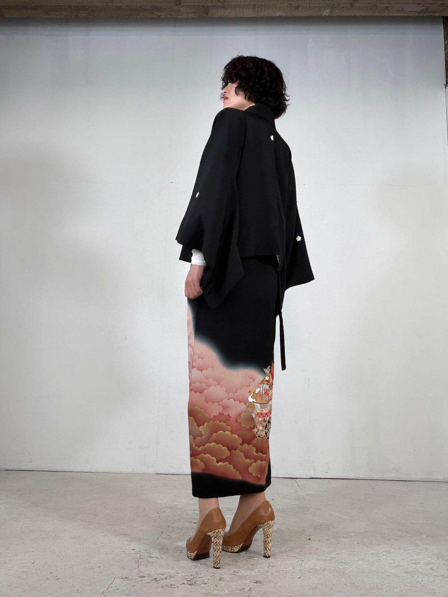REIWA NIBUSHIKI KIMONO upcycled from Japanese kimono “kurotome, NIB004”