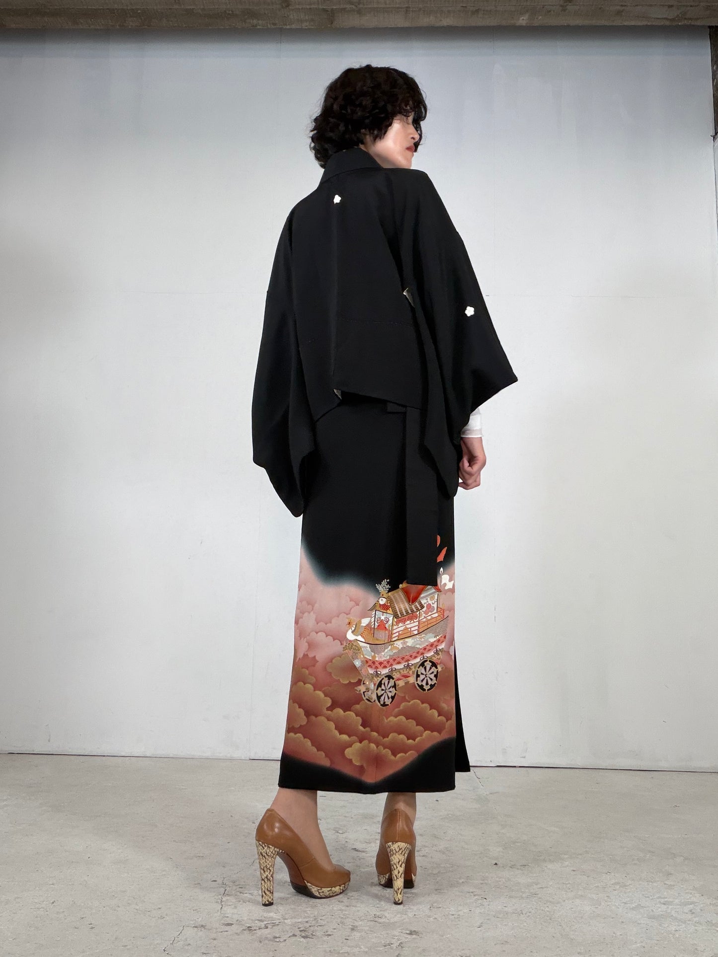 REIWA NIBUSHIKI KIMONO upcycled from Japanese kimono “kurotome, NIB004”