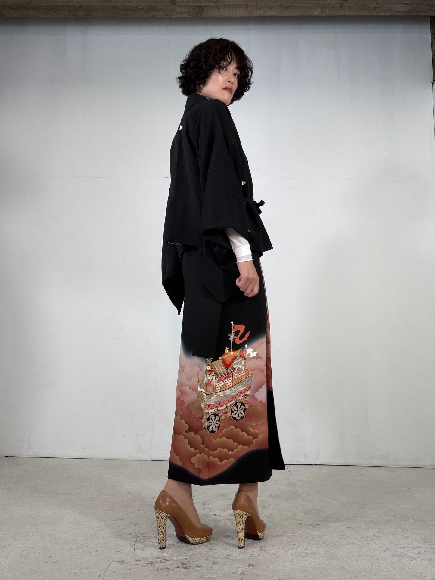 REIWA NIBUSHIKI KIMONO upcycled from Japanese kimono “kurotome, NIB004”
