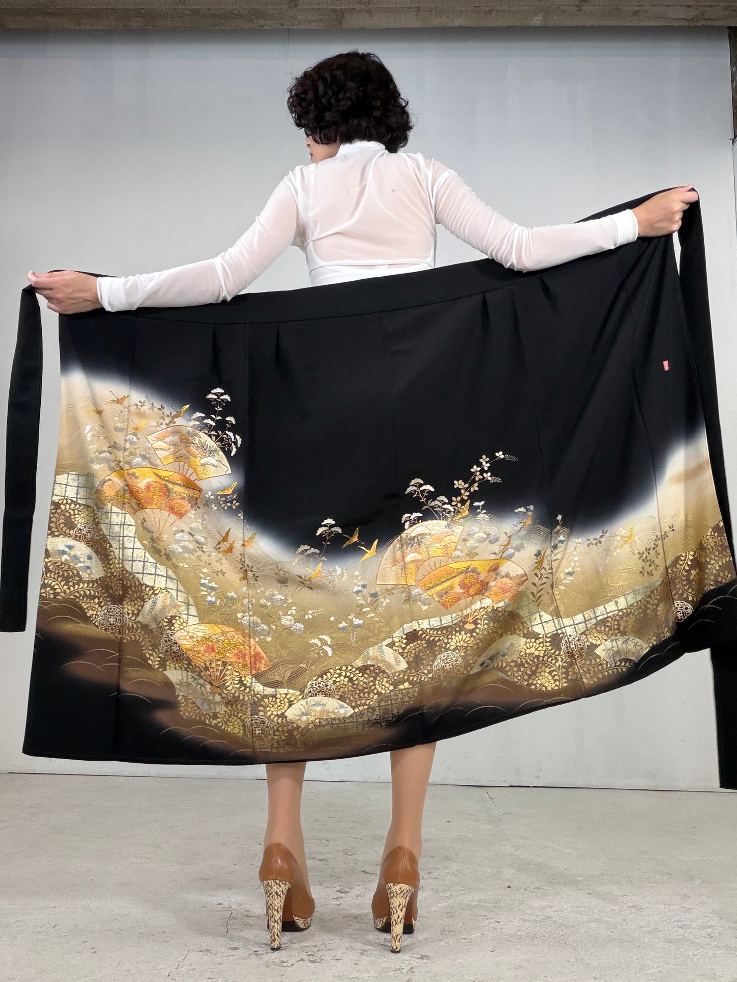 REIWA NIBUSHIKI KIMONO upcycled from Japanese kimono “kurotome, NIB003”