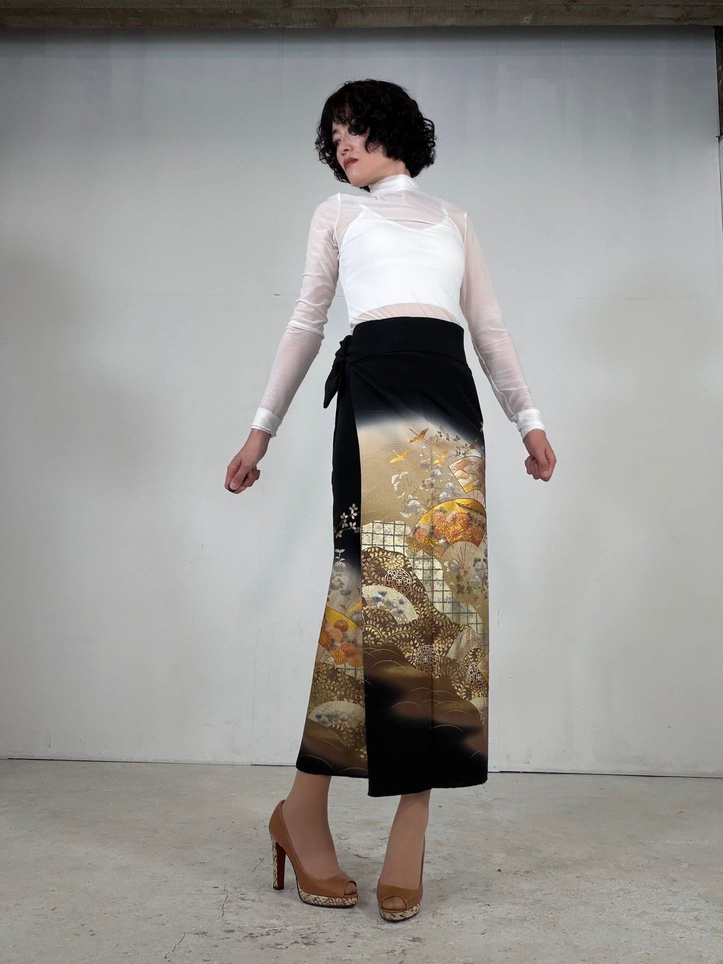 REIWA NIBUSHIKI KIMONO upcycled from Japanese kimono “kurotome, NIB003”