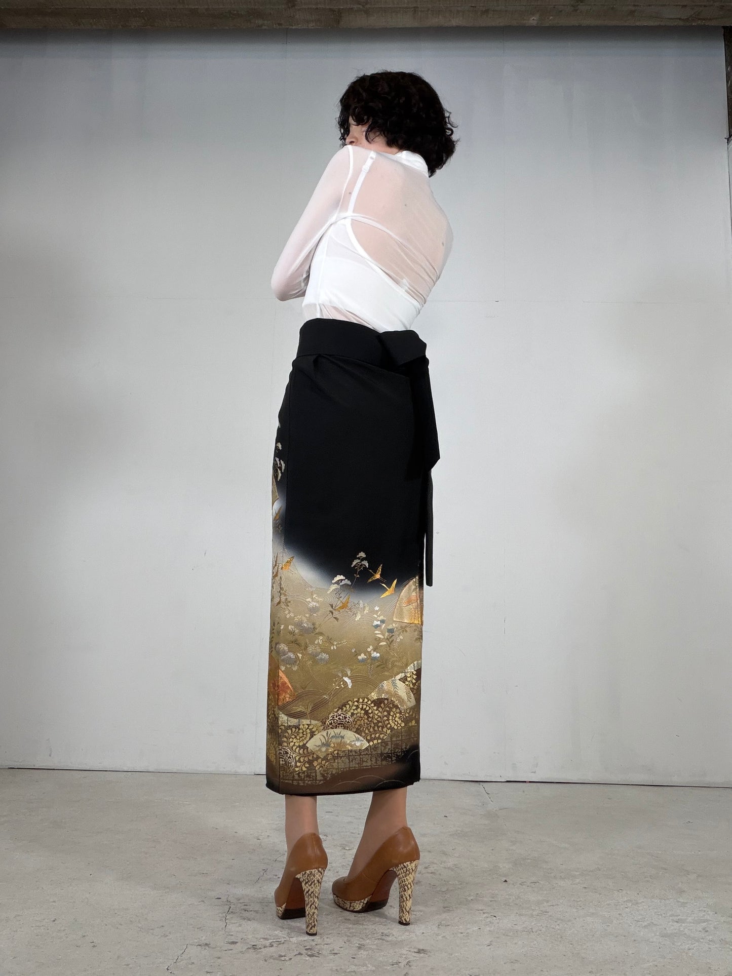 REIWA NIBUSHIKI KIMONO upcycled from Japanese kimono “kurotome, NIB003”