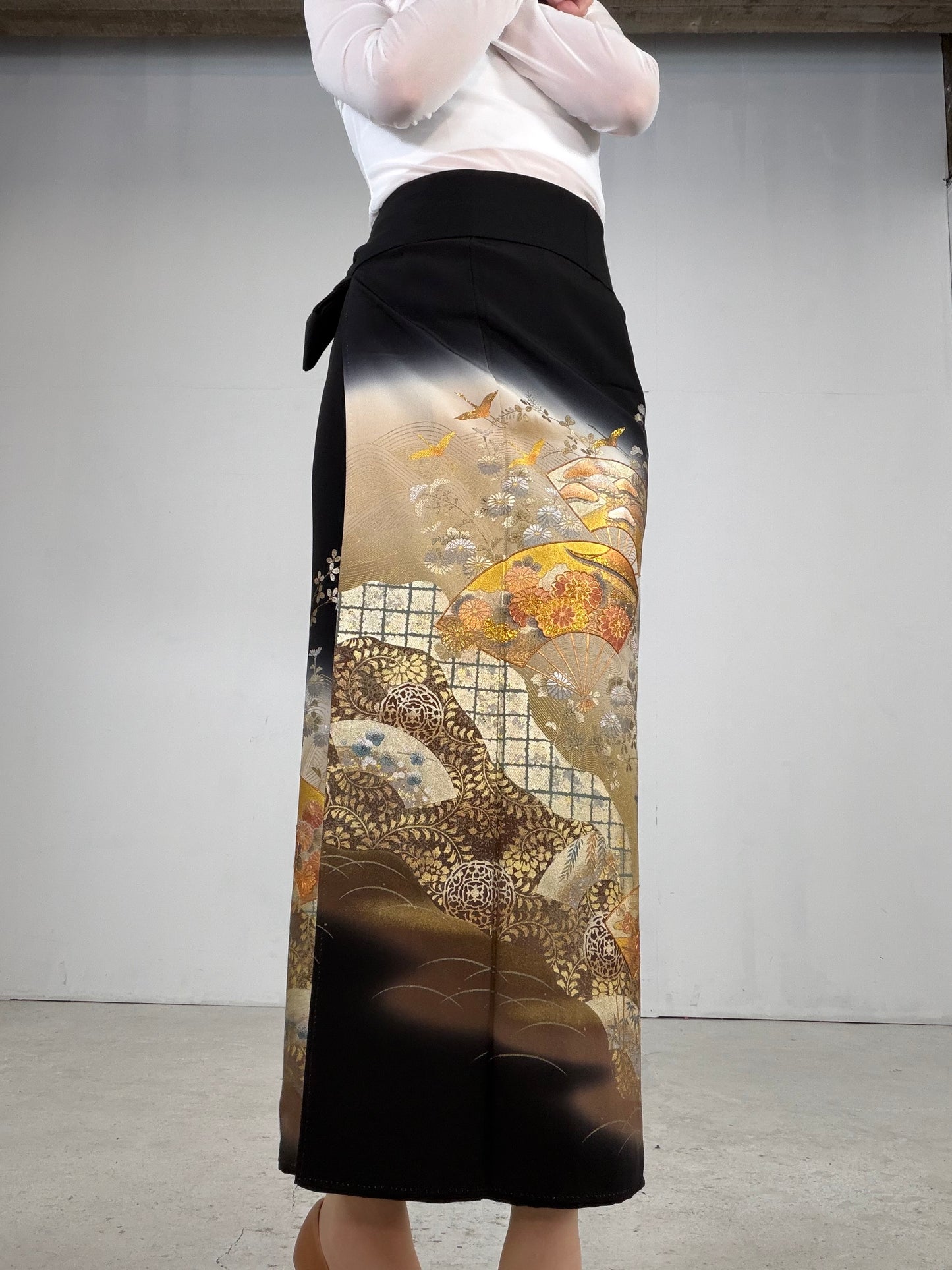 REIWA NIBUSHIKI KIMONO upcycled from Japanese kimono “kurotome, NIB003”