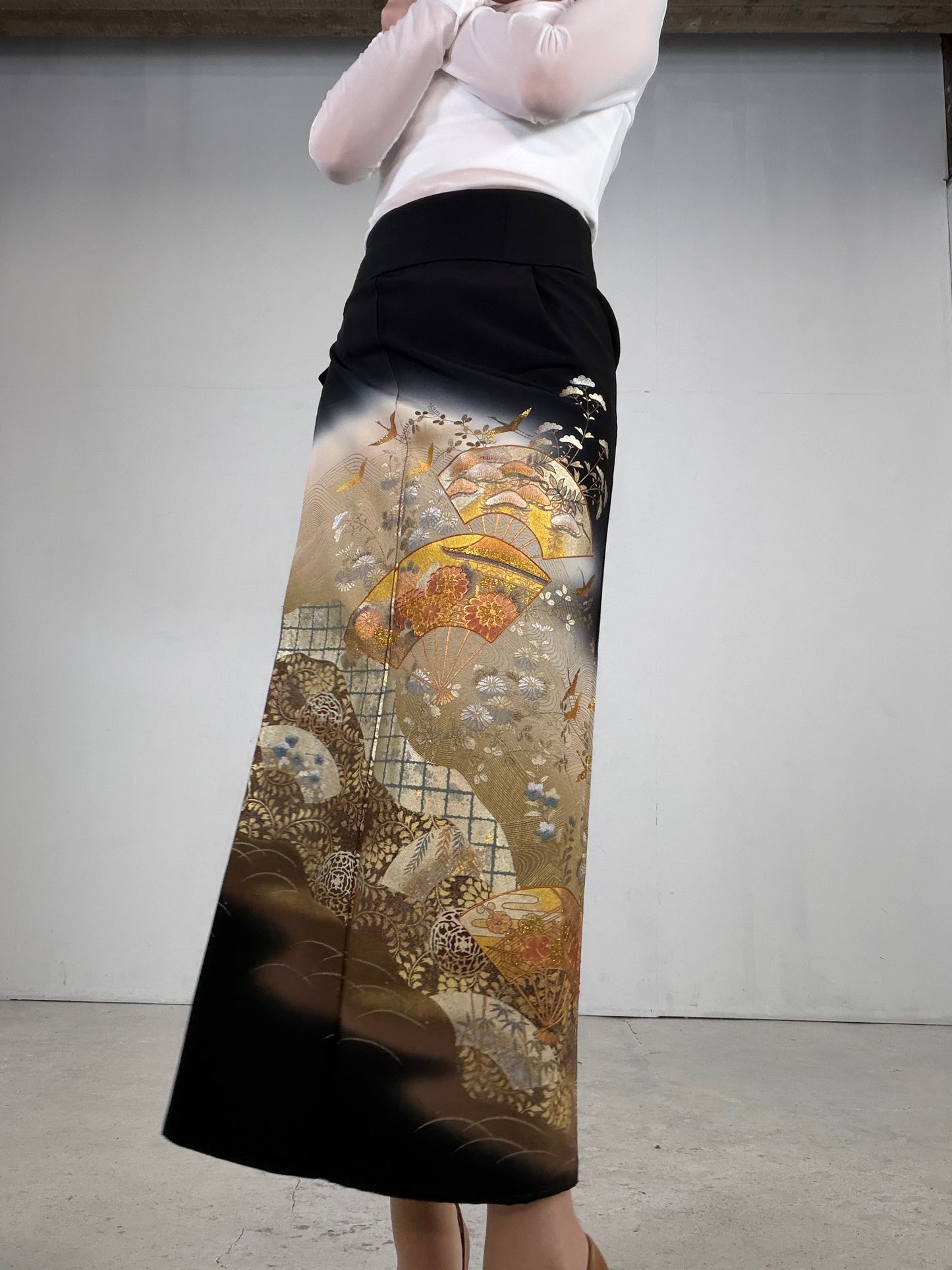 REIWA NIBUSHIKI KIMONO upcycled from Japanese kimono “kurotome, NIB003”
