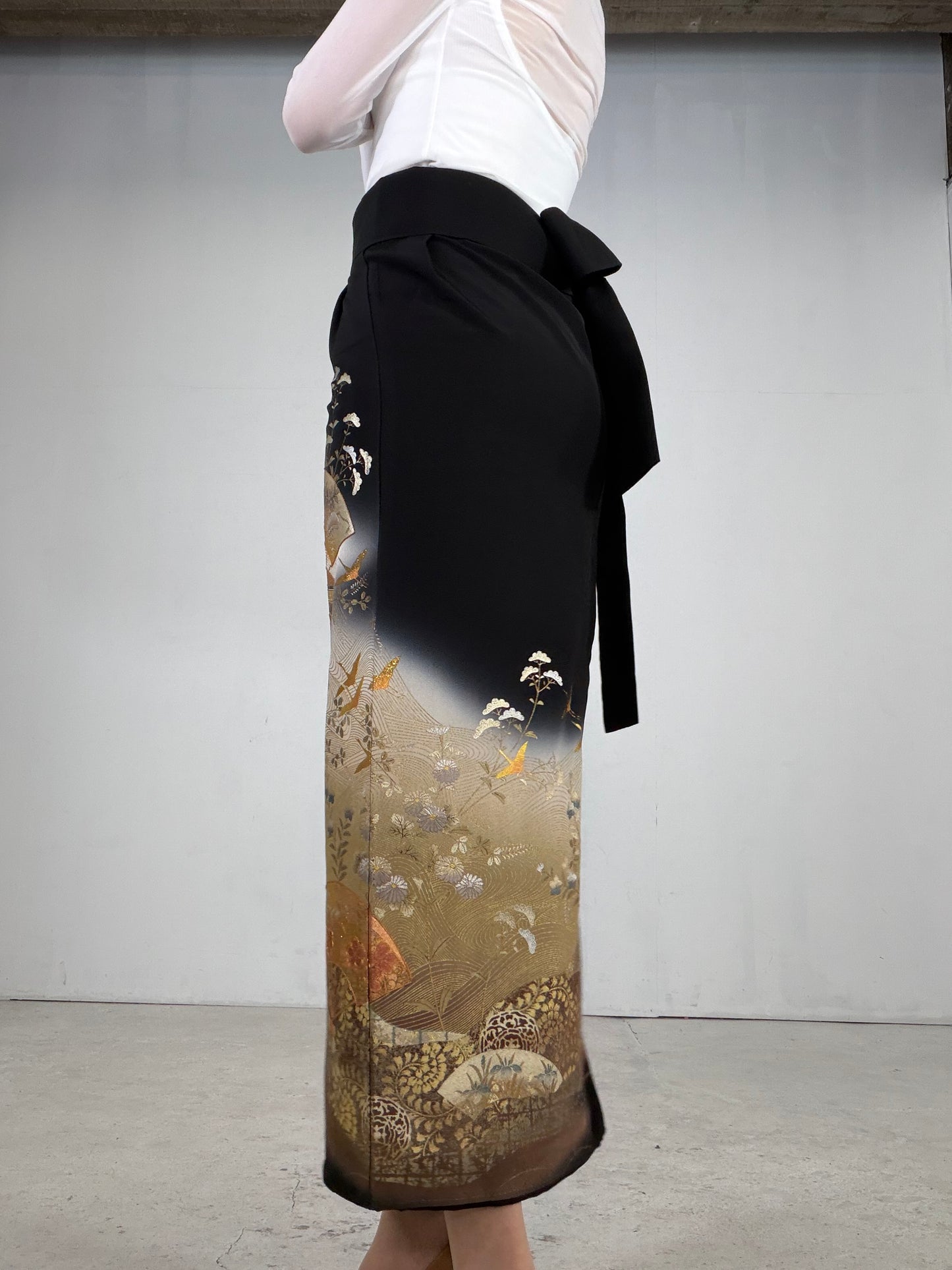 REIWA NIBUSHIKI KIMONO upcycled from Japanese kimono “kurotome, NIB003”