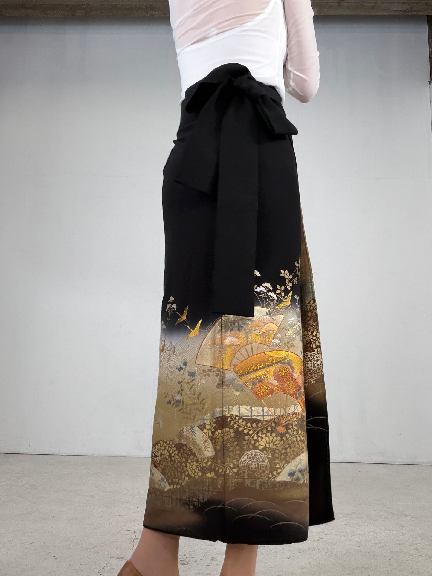 REIWA NIBUSHIKI KIMONO upcycled from Japanese kimono “kurotome, NIB003”