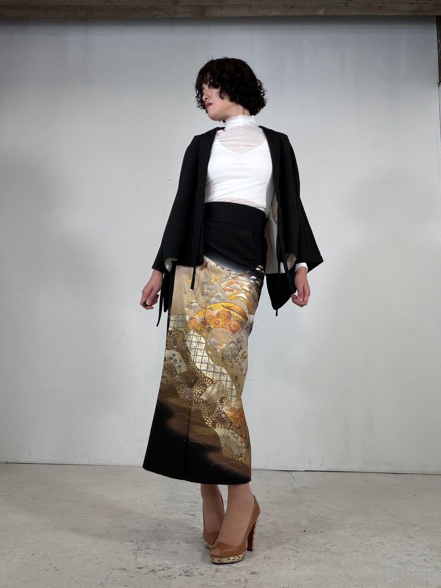 REIWA NIBUSHIKI KIMONO upcycled from Japanese kimono “kurotome, NIB003”