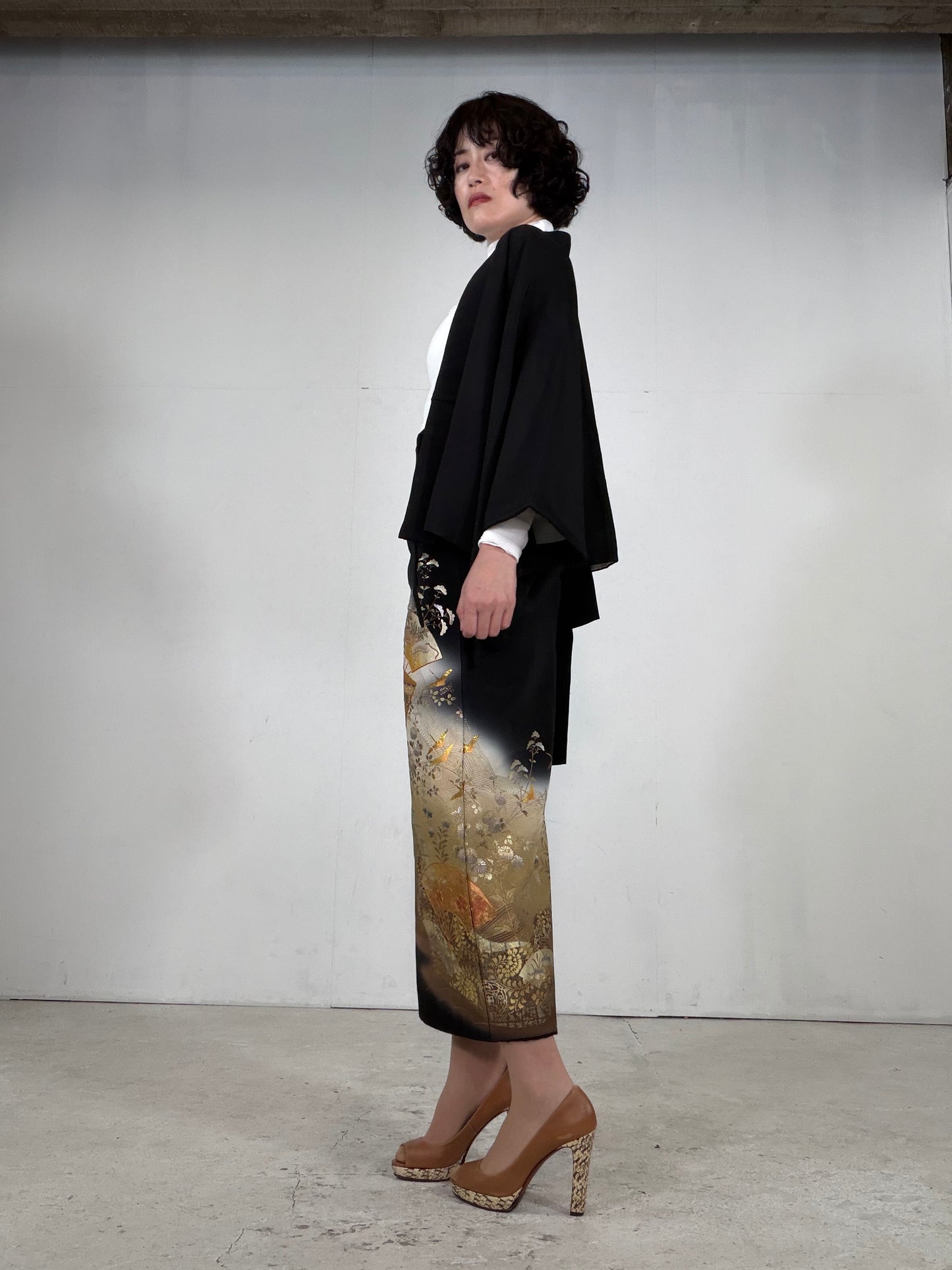 REIWA NIBUSHIKI KIMONO upcycled from Japanese kimono “kurotome, NIB003”